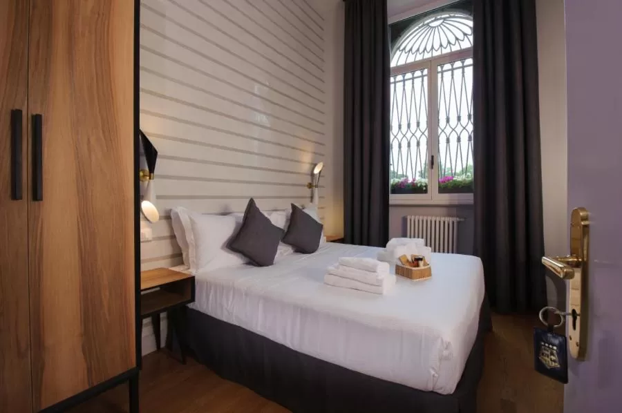 Bed in Hotel Lungarno Vespucci 50