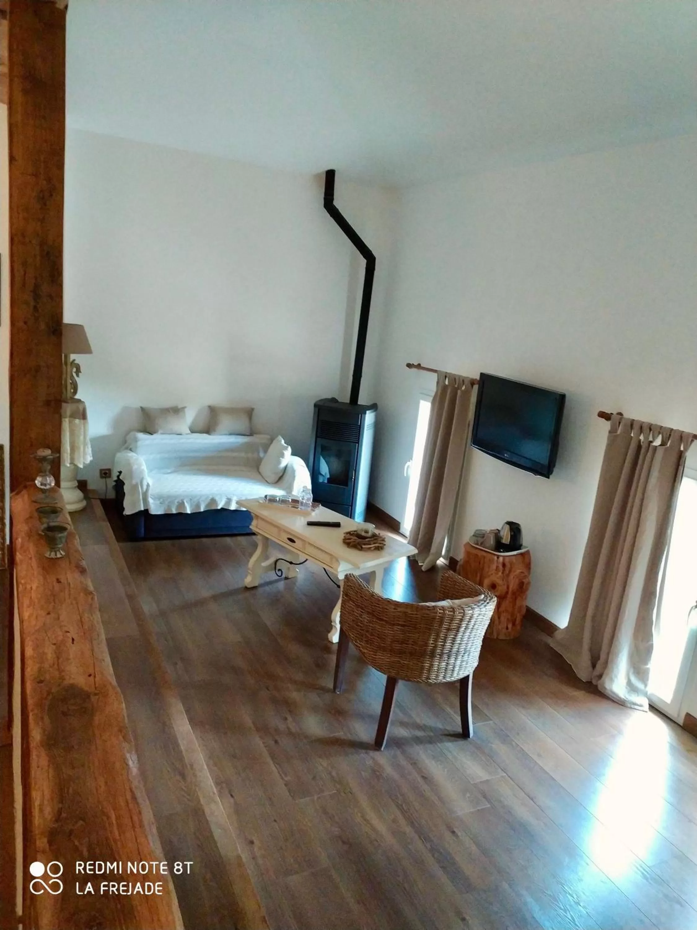 Living room, Bed in La Fréjade