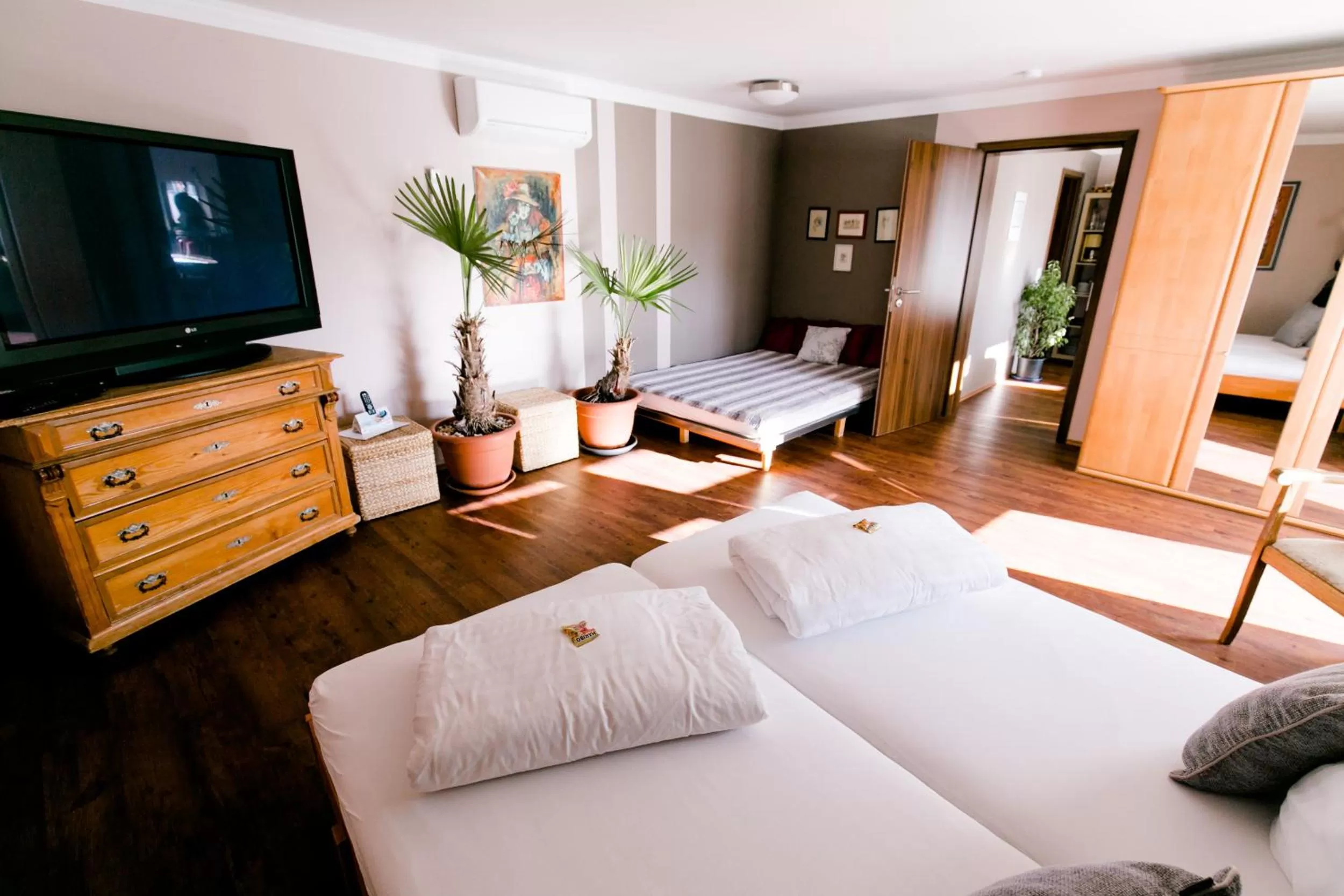 Photo of the whole room, Bed in Burgers Hotel