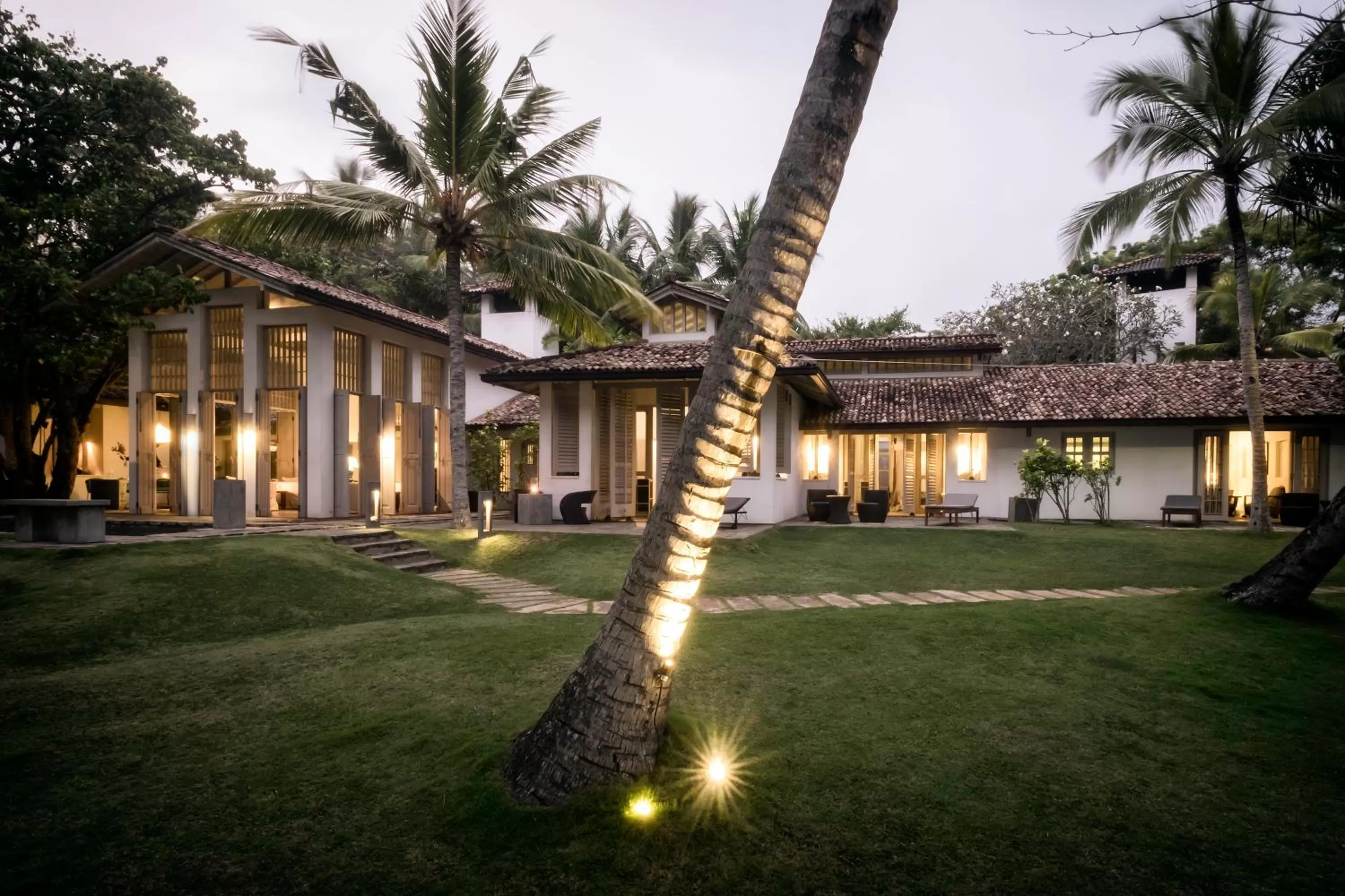 Facade/entrance in Satin Doll