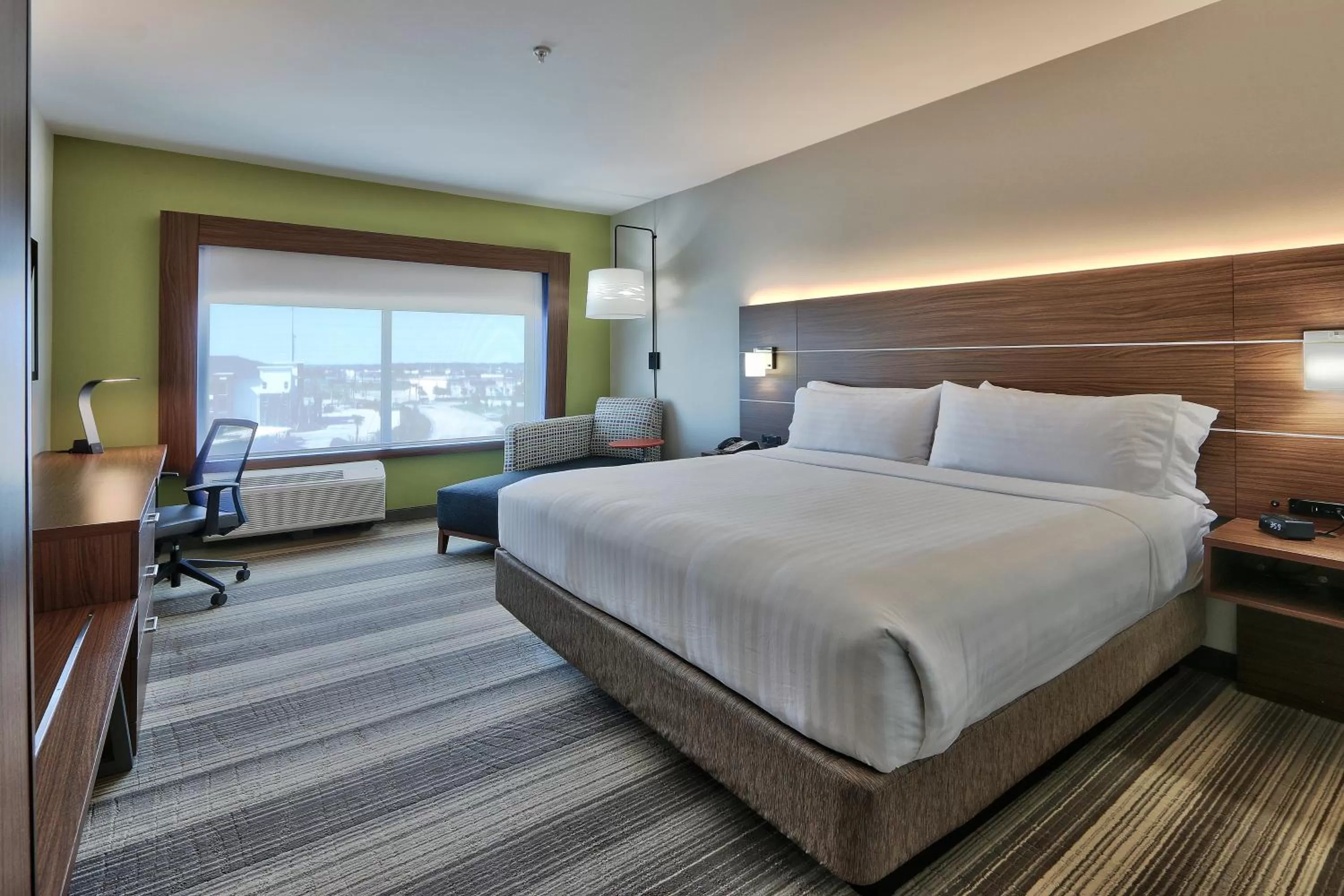 King Room - Mobility Access/Non-Smoking in Holiday Inn Express & Suites - Houston East - Beltway 8, an IHG Hotel