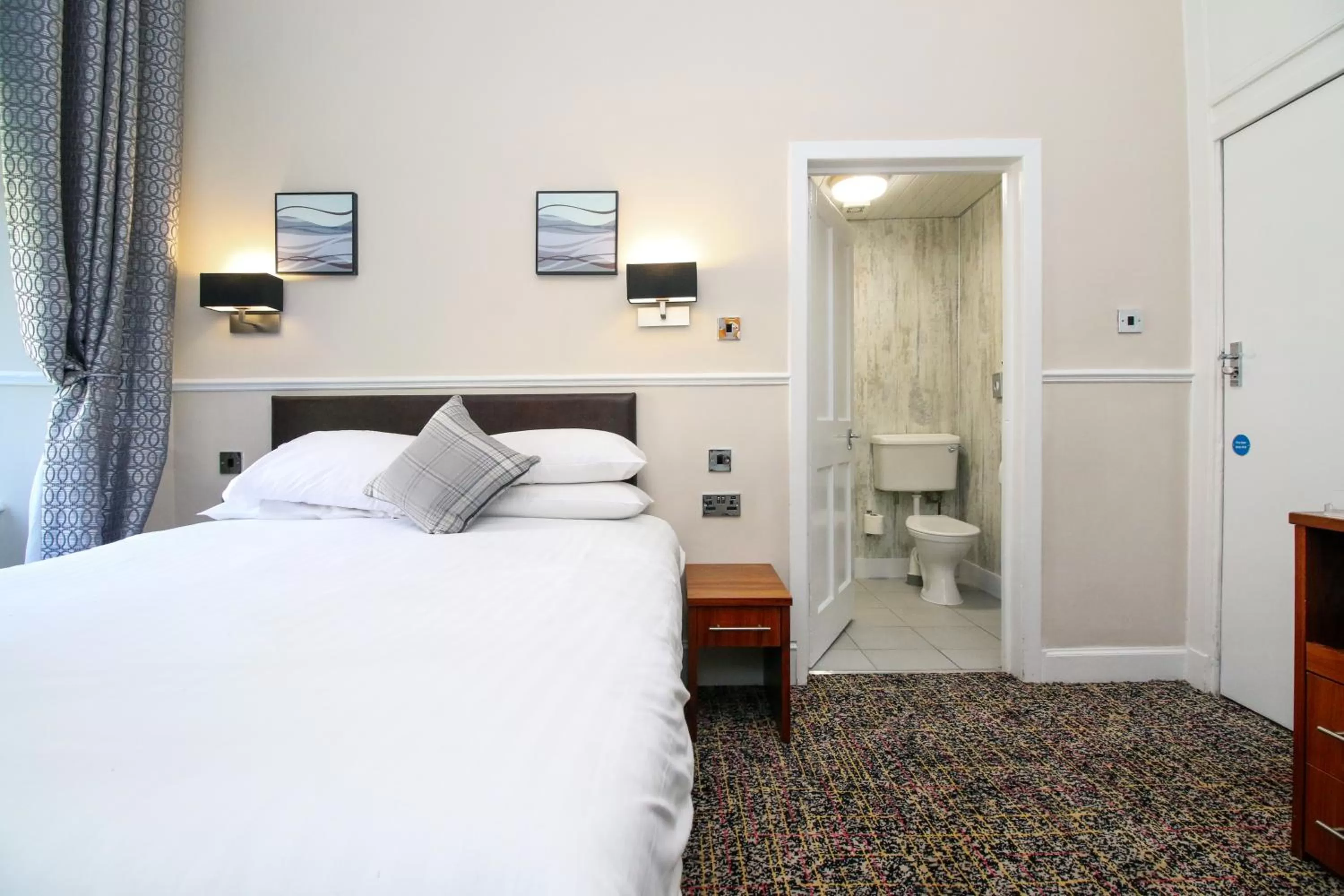 Bed in Kelvingrove Hotel - Sauchiehall St