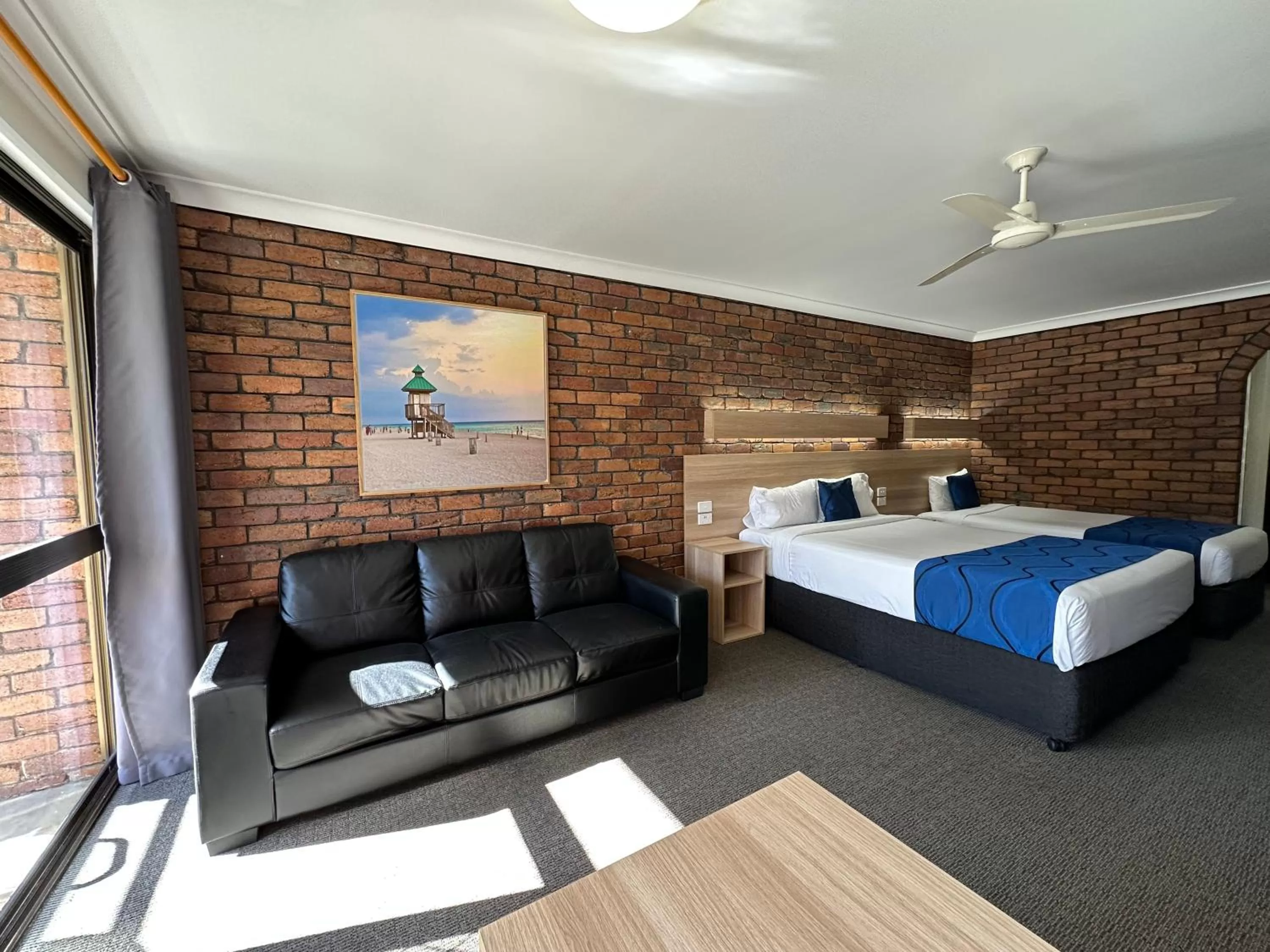 Photo of the whole room, Bed in Logan City Motor Inn