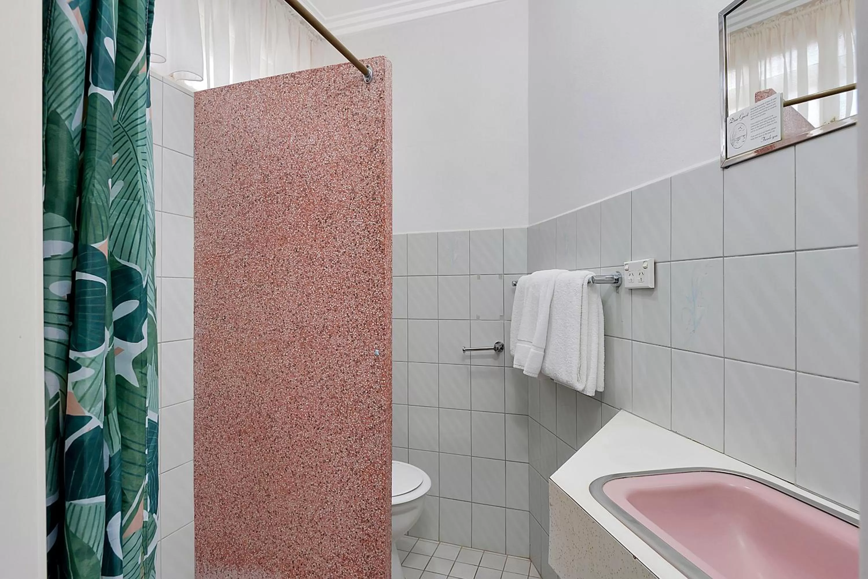 Bathroom in Econo Lodge Mildura