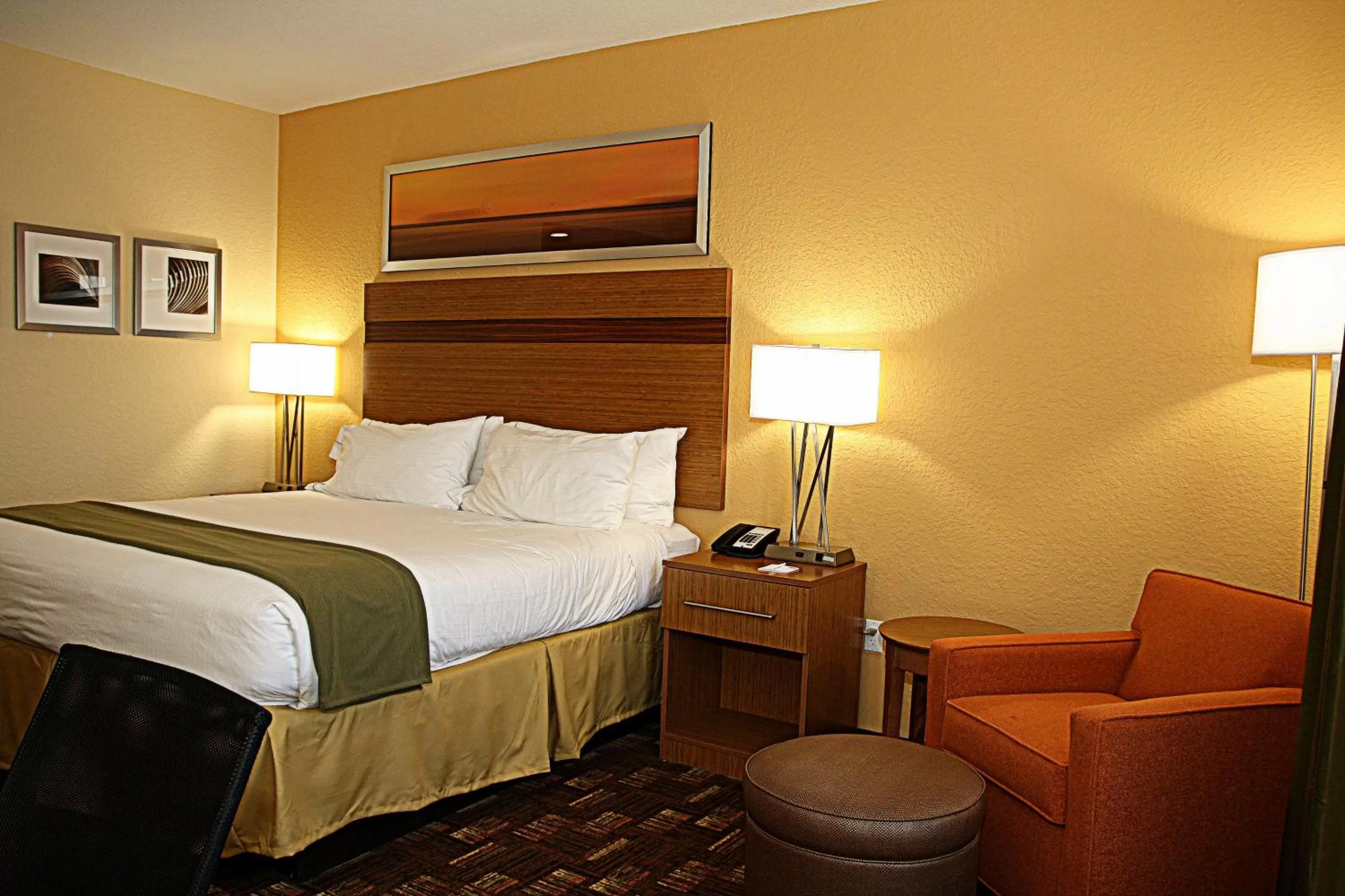 Bed in Holiday Inn Express Fort Lauderdale Airport South by IHG
