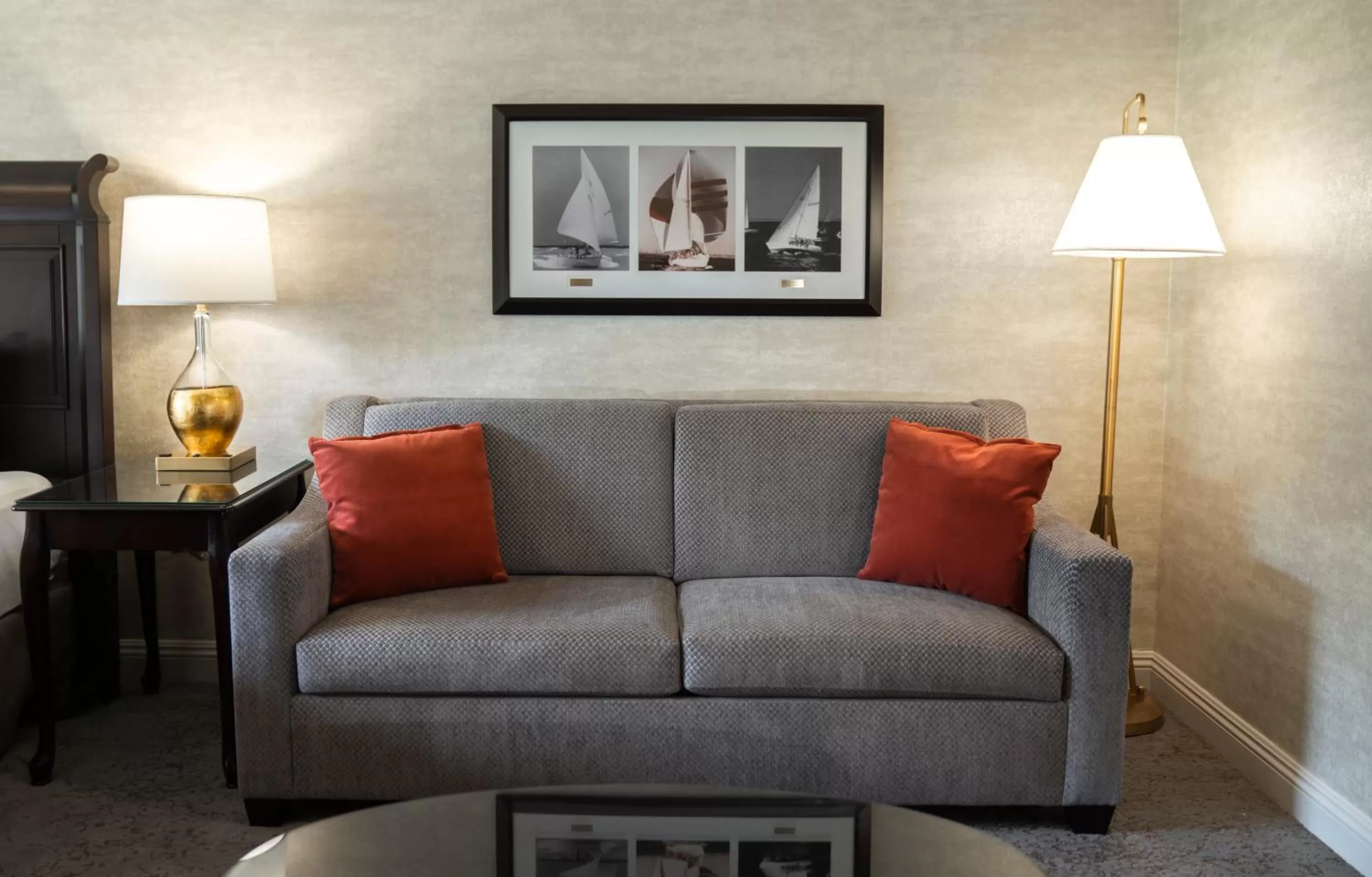 Bed in Ayres Hotel Costa Mesa Newport Beach