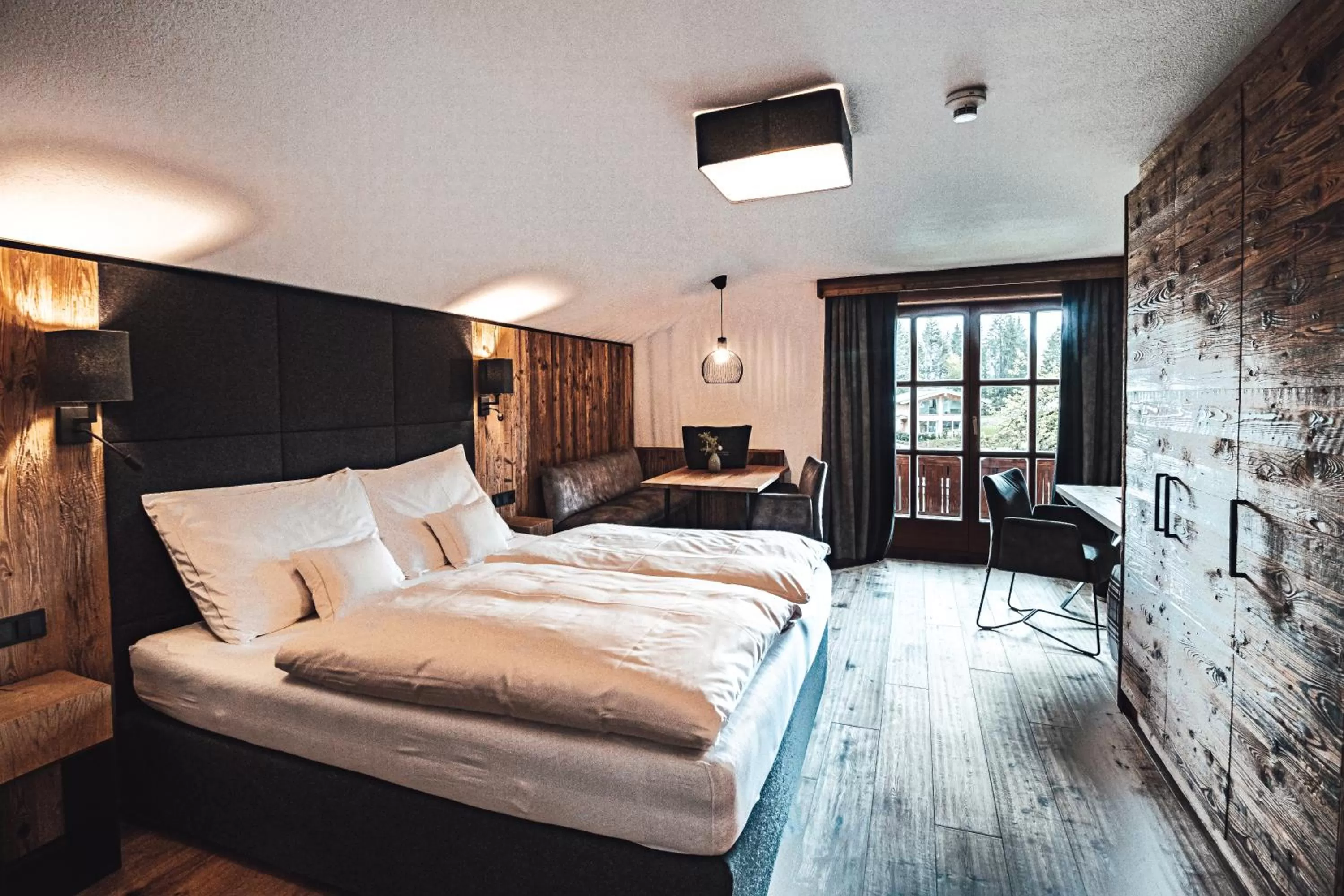 Photo of the whole room, Bed in Farm Hotel Chalet Grosslehen