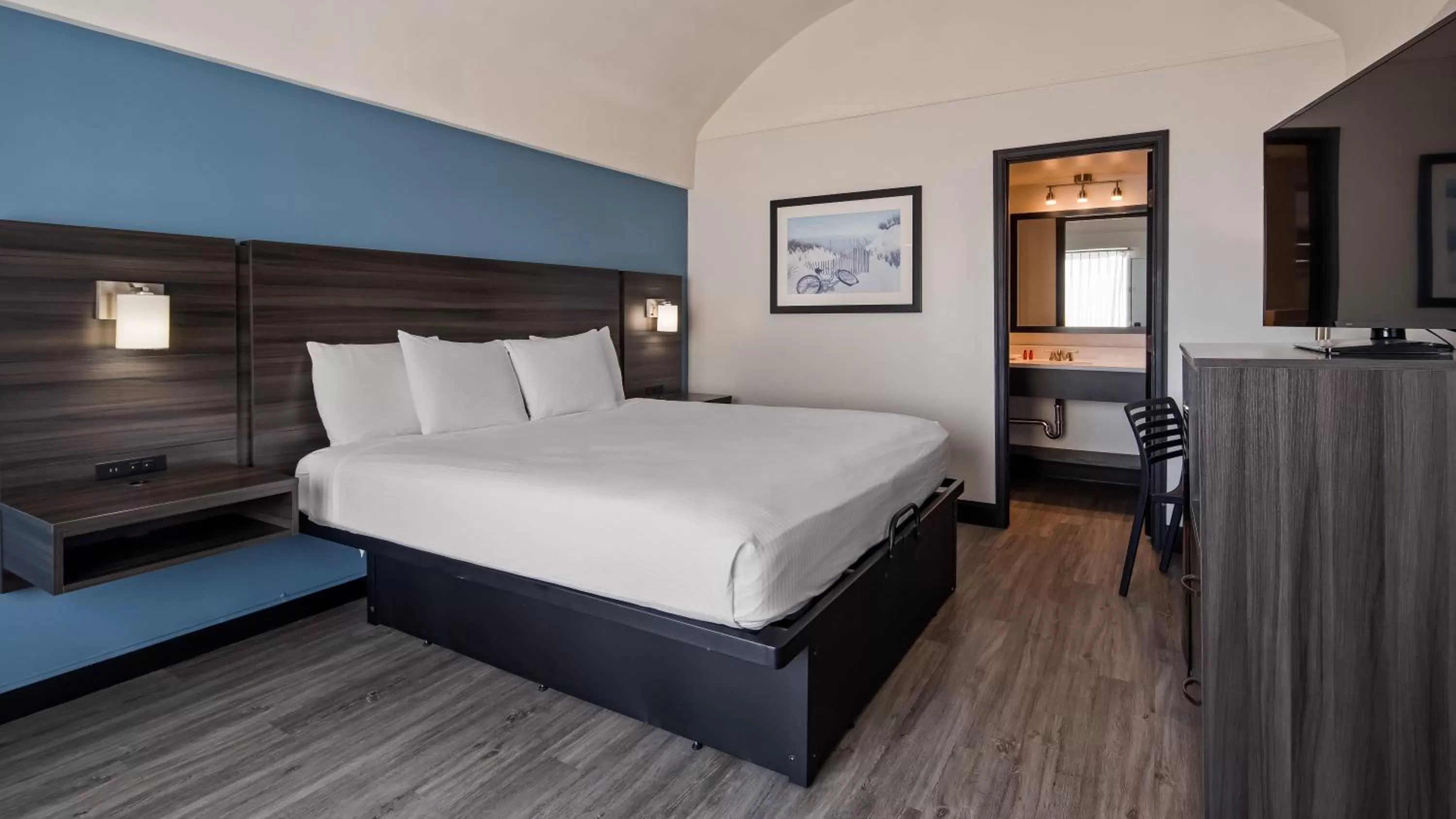 Bedroom, Bed in SureStay Hotel by Best Western Virginia Beach Royal Clipper