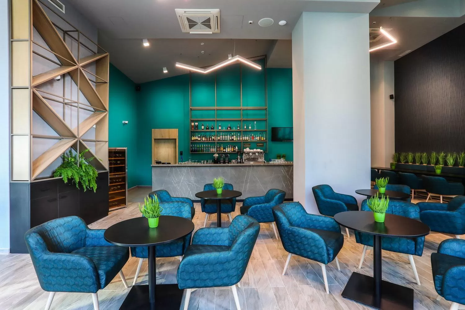 Restaurant/places to eat in Magnus Resort