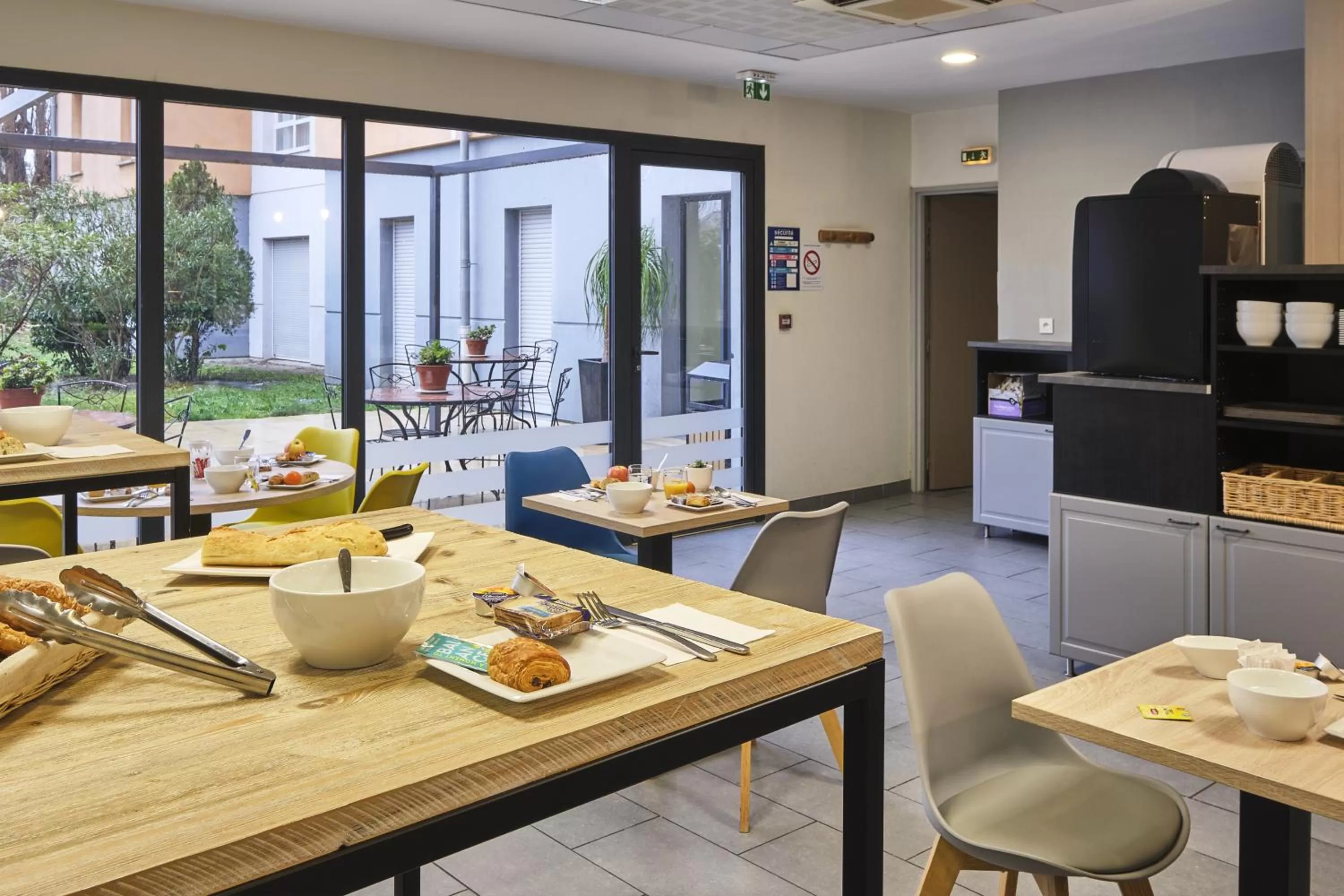Continental breakfast in Comfort Aparthotel Carcassonne