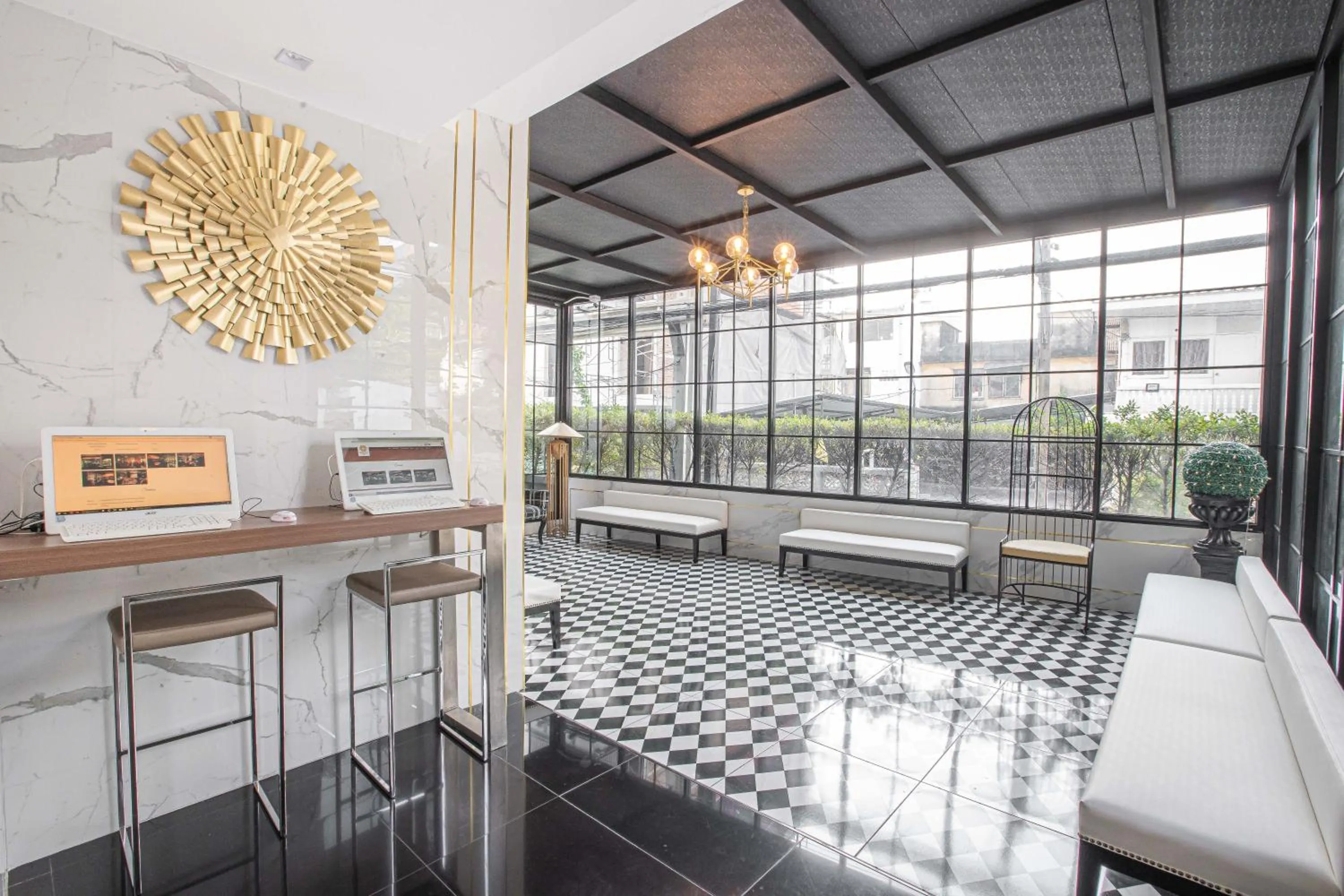 Marigold Sukhumvit - Free Shuttle to BTS Bearing Station