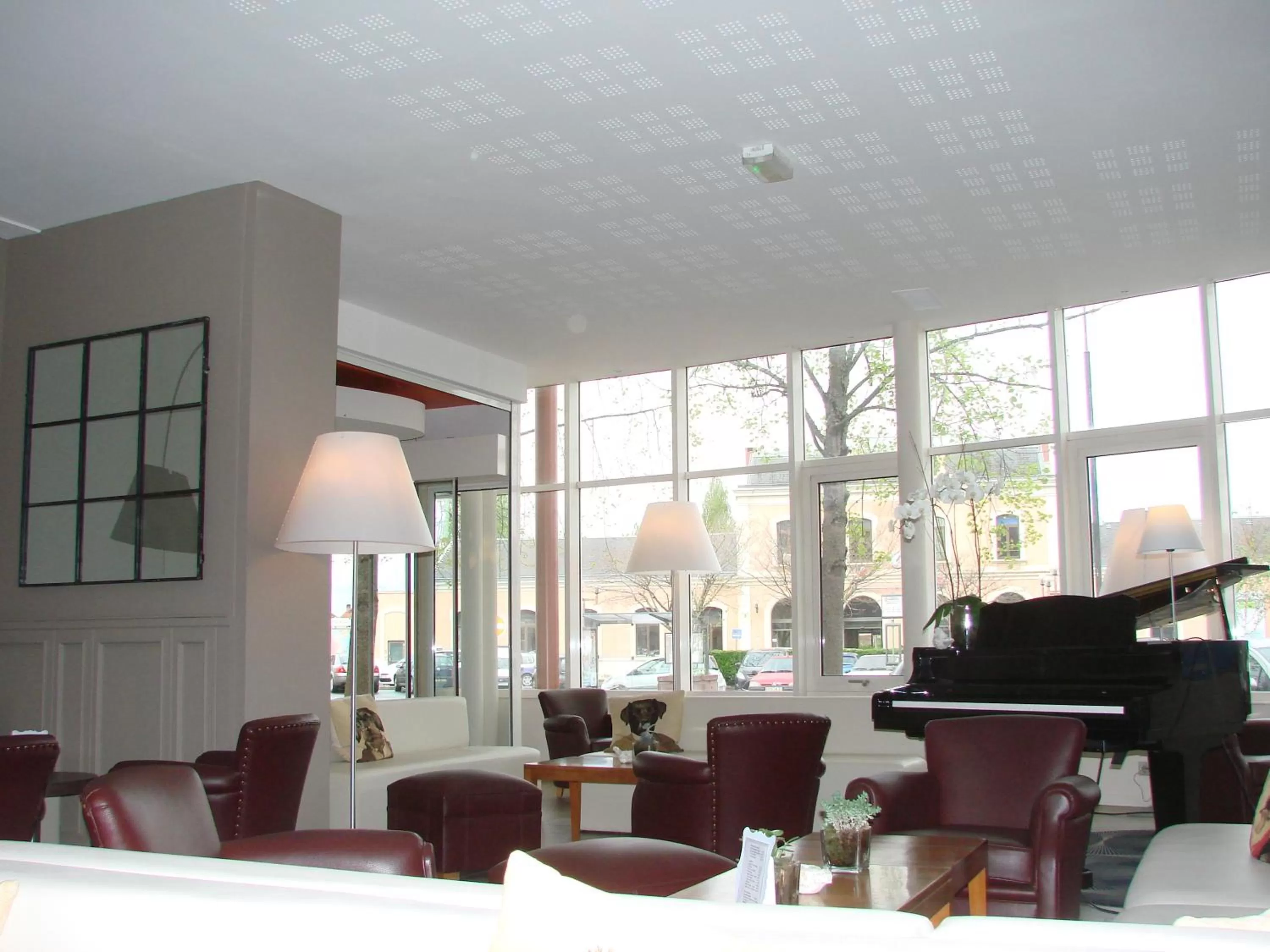 Facade/entrance in Logis Hotels Grand Hotel d'Orléans