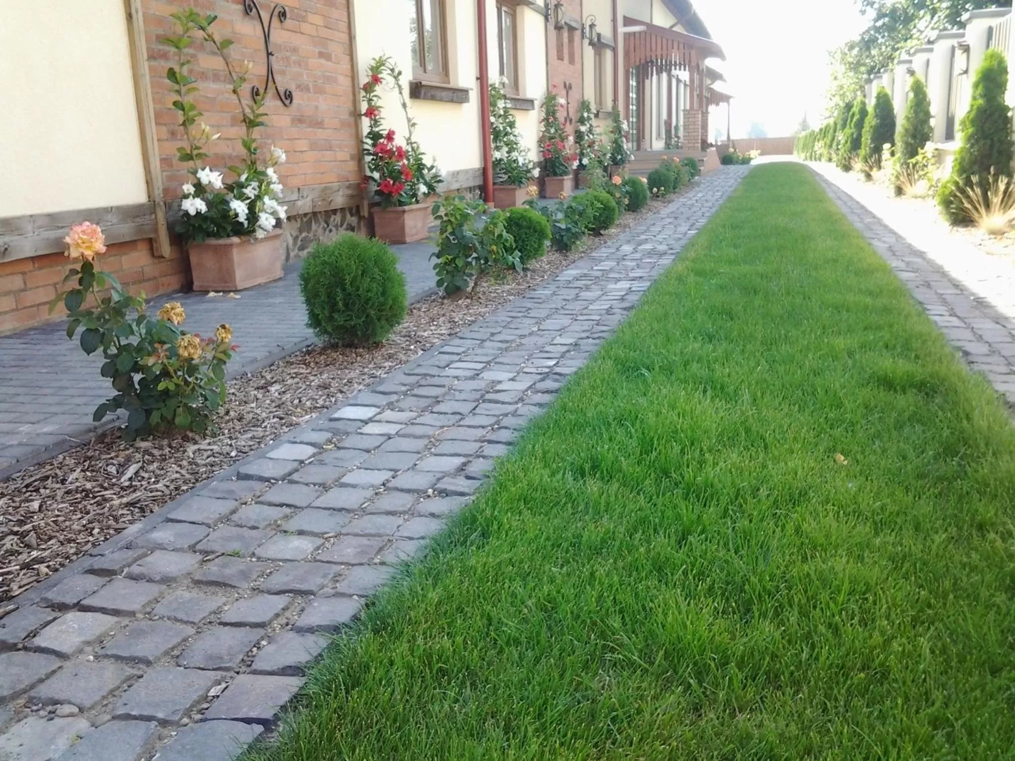 Facade/entrance, Garden in Country Court