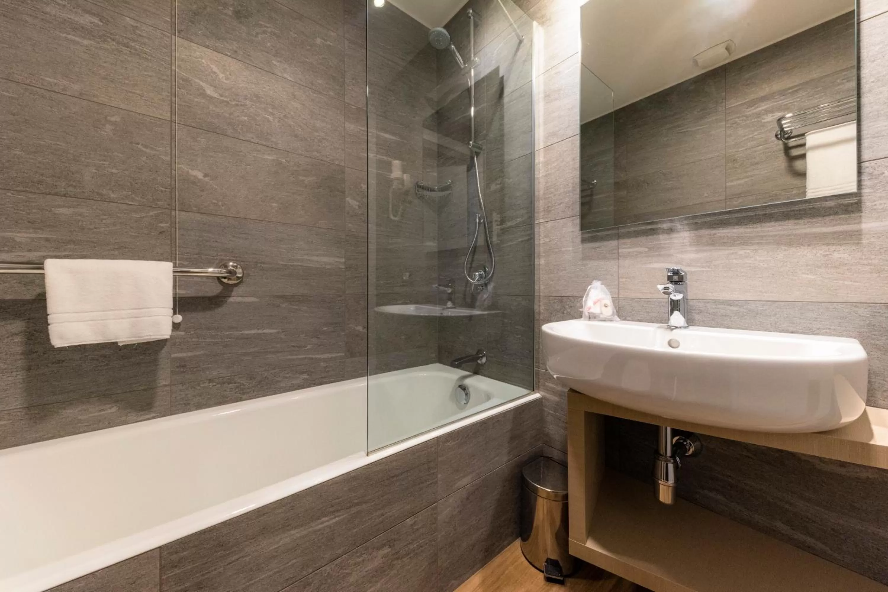 Bathroom in Airport Hotel Bergamo