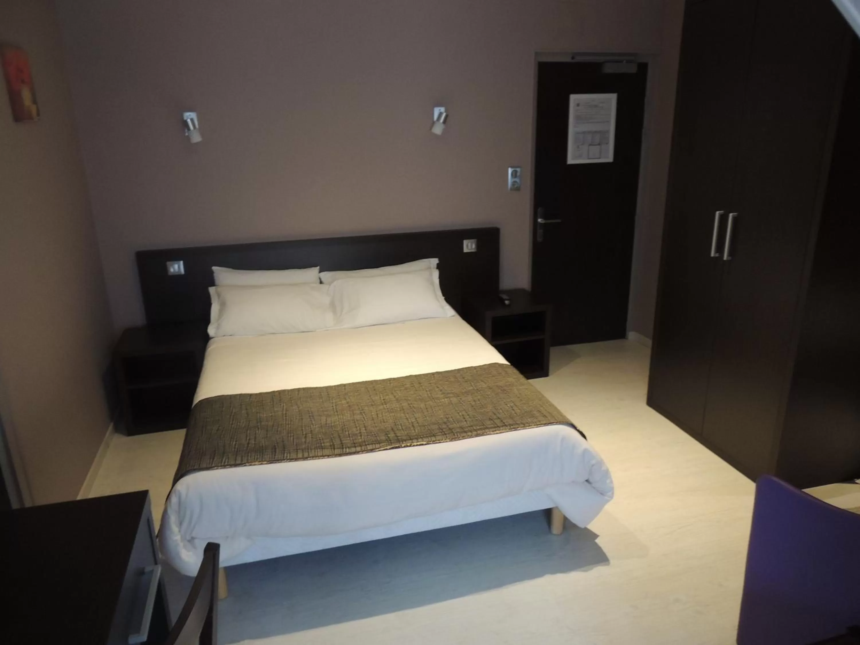 Photo of the whole room, Bed in Logis Central Hôtel - Restaurant & Spa