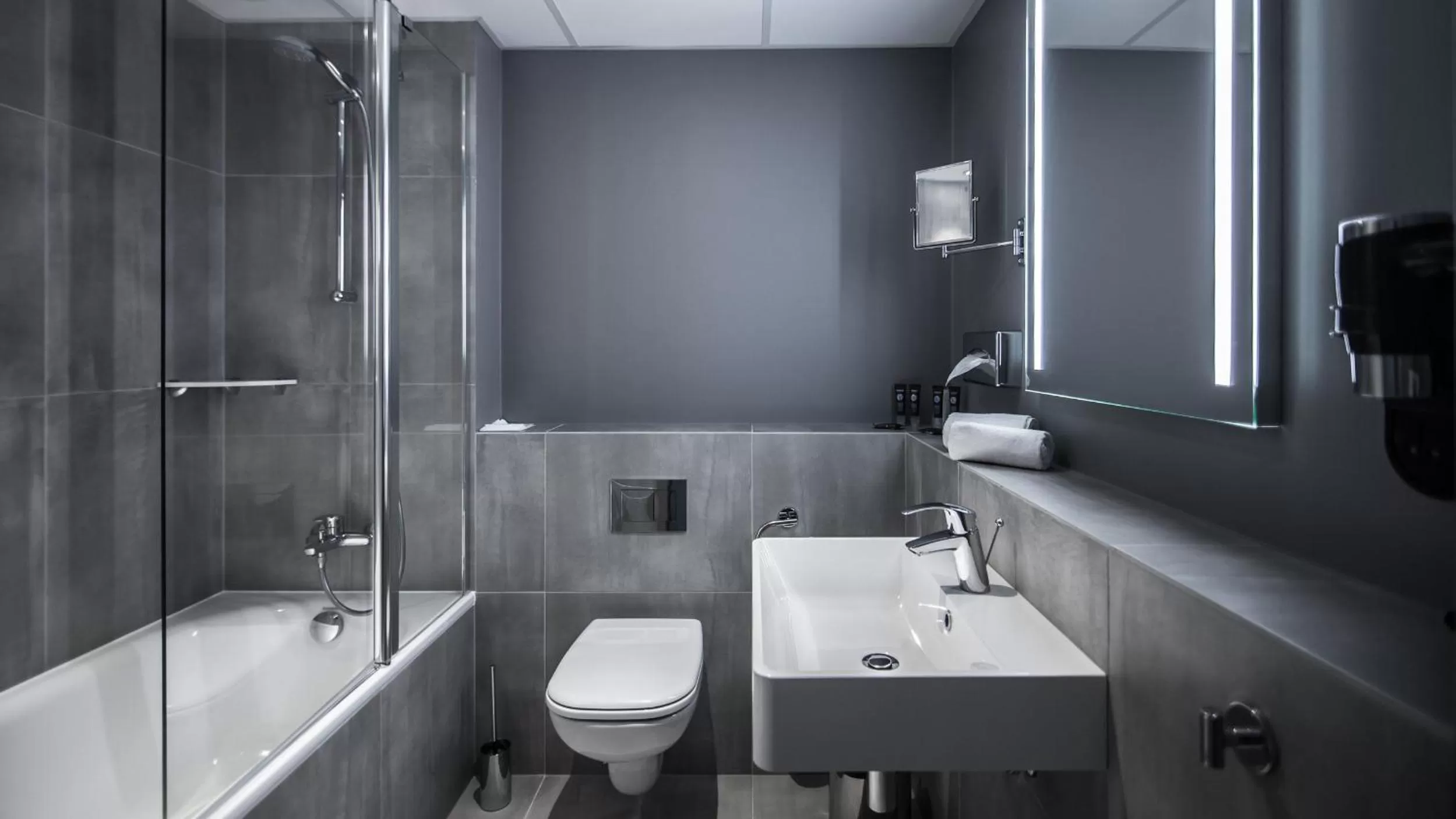 Toilet in Novotel Poznan Centrum