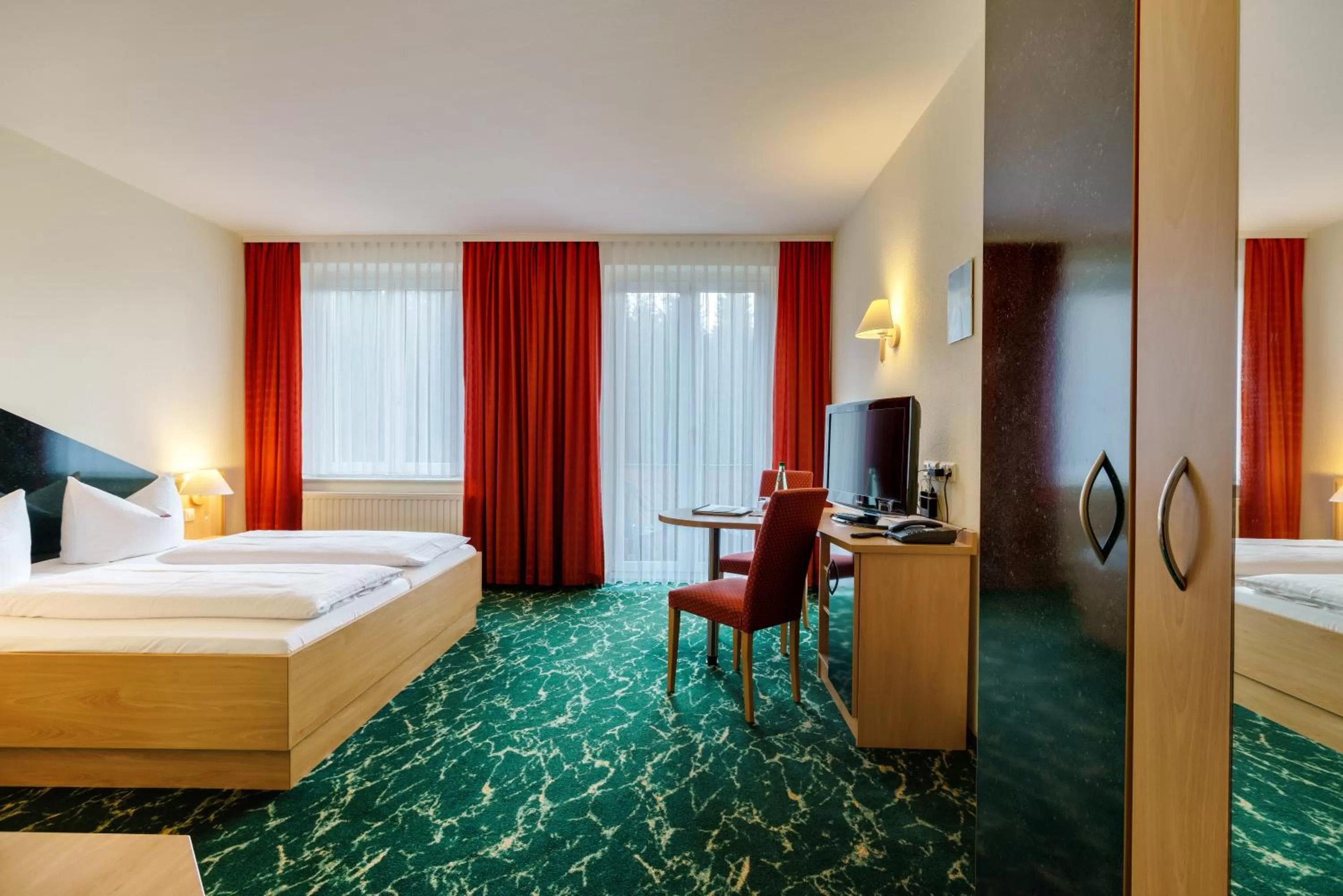 Communal lounge/ TV room, Bed in Waldhotel Vogtland