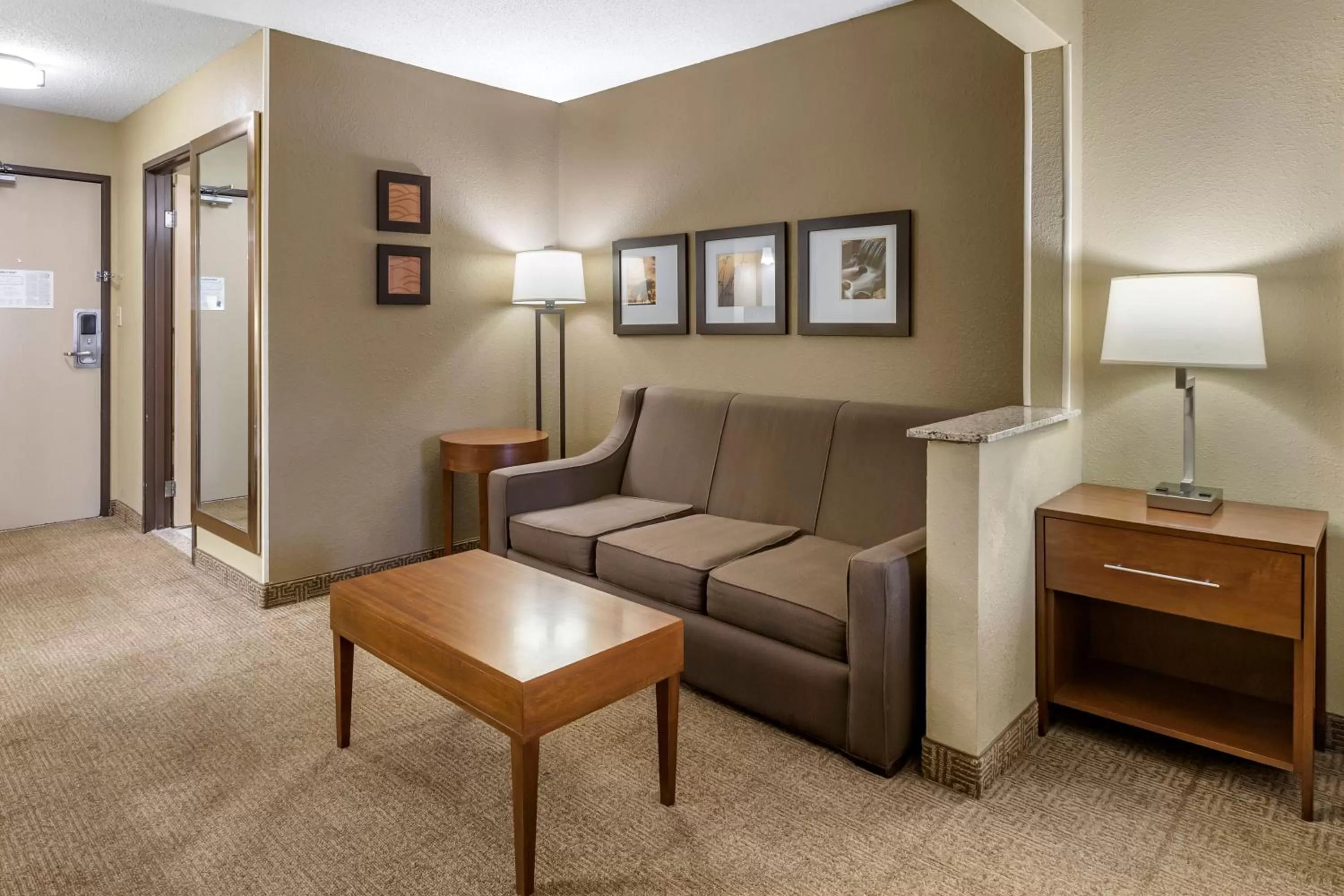Seating area in Comfort Inn Moline - Quad Cities