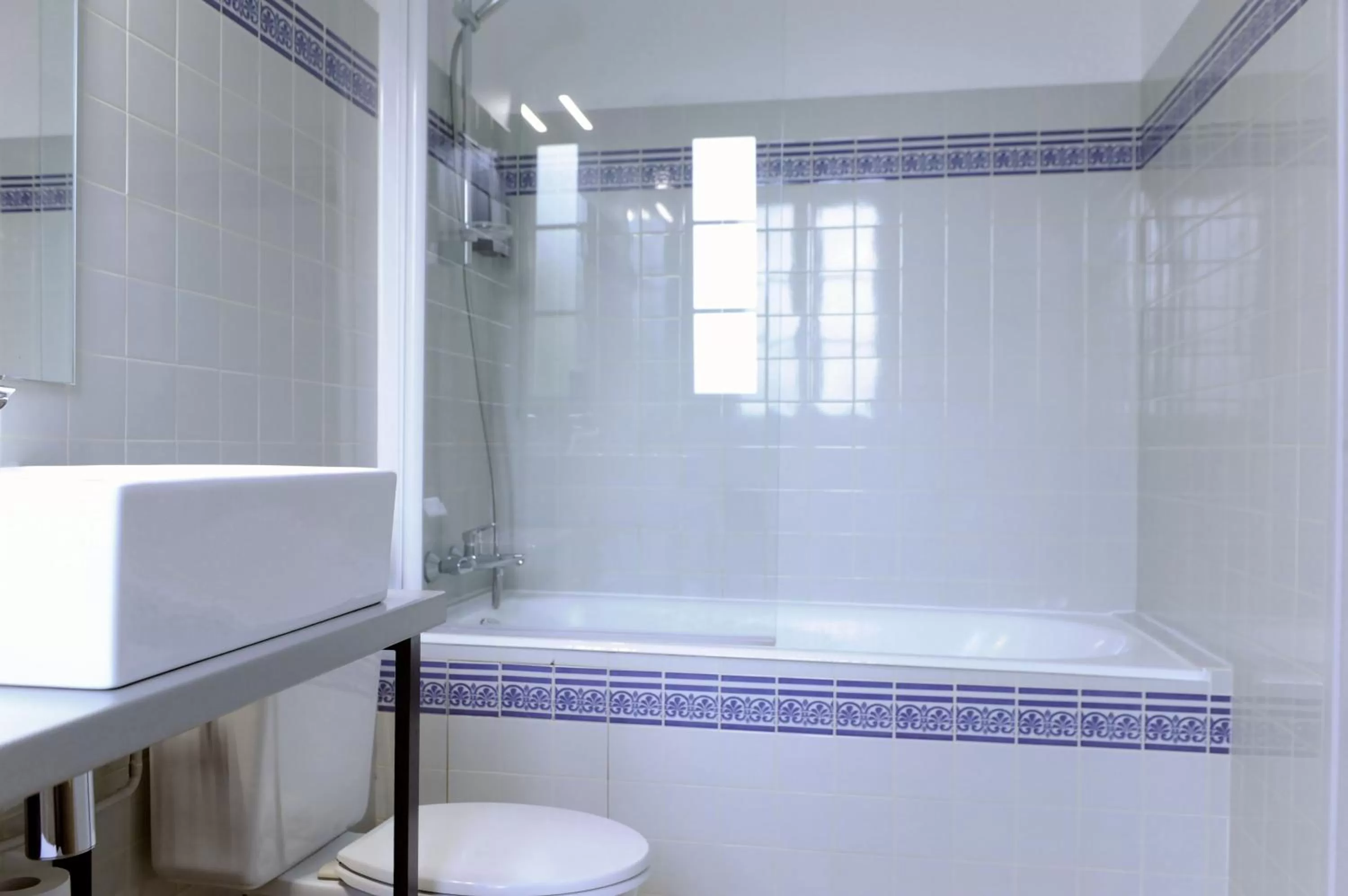 Bathroom in Logis Hôtel du Chêne
