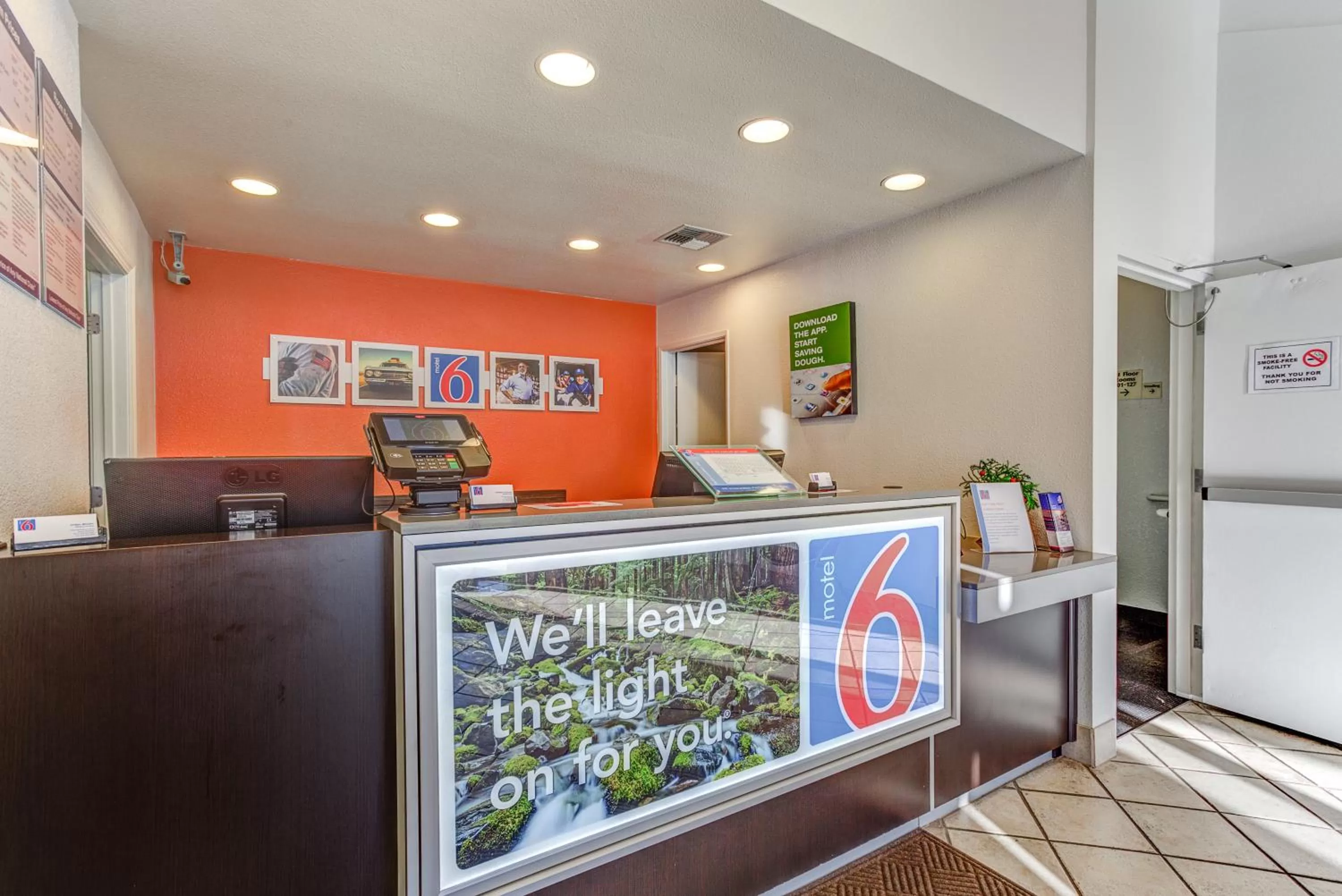Lobby or reception in Motel 6-Portland, OR - Tigard West