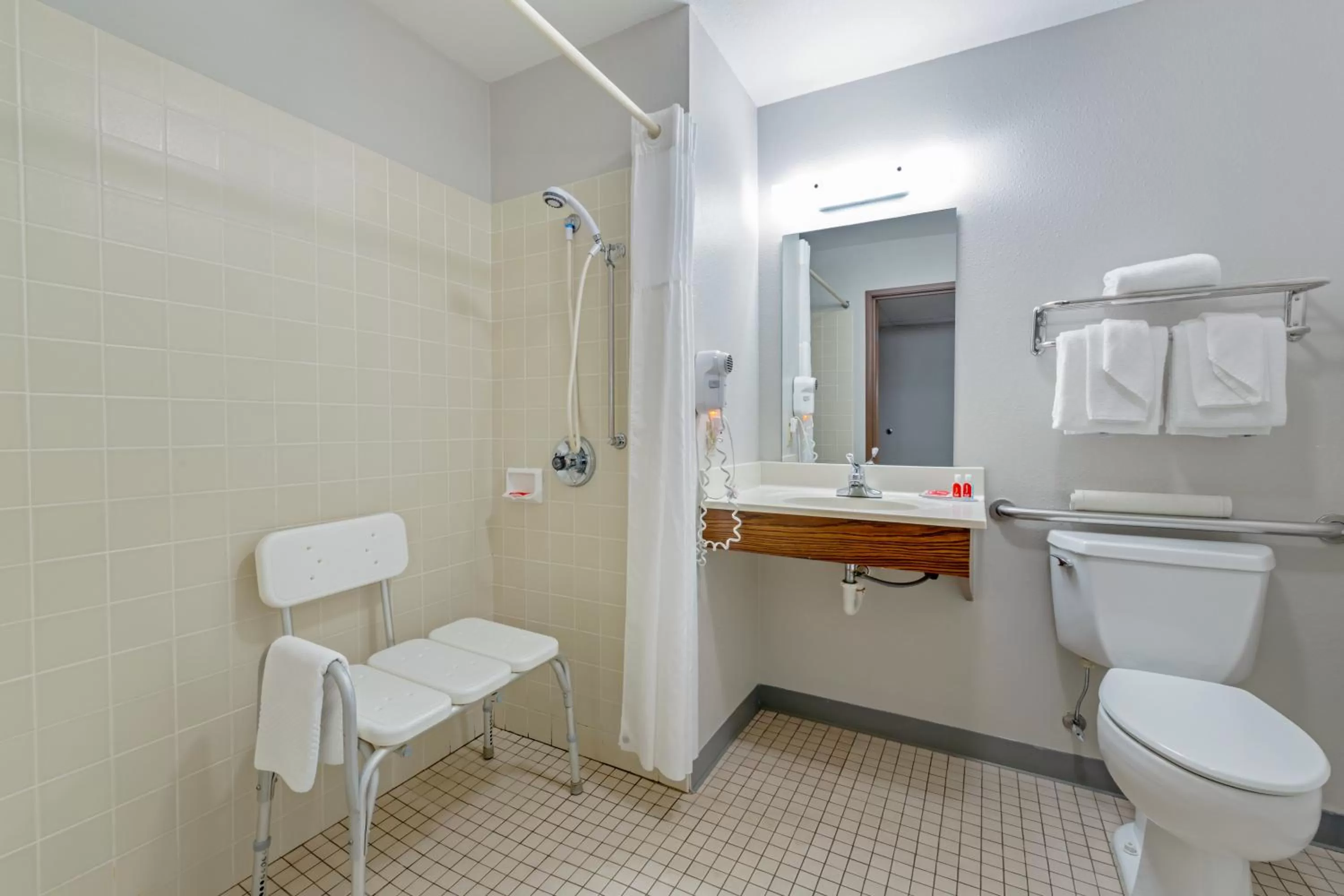 Shower in Econo Lodge Missoula