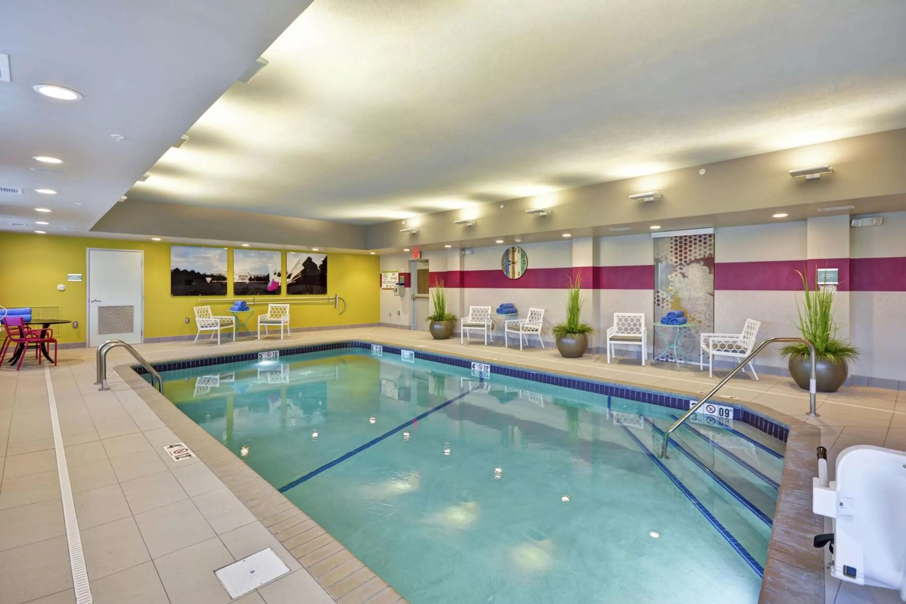 Pool view in Home2 Suites by Hilton KCI Airport