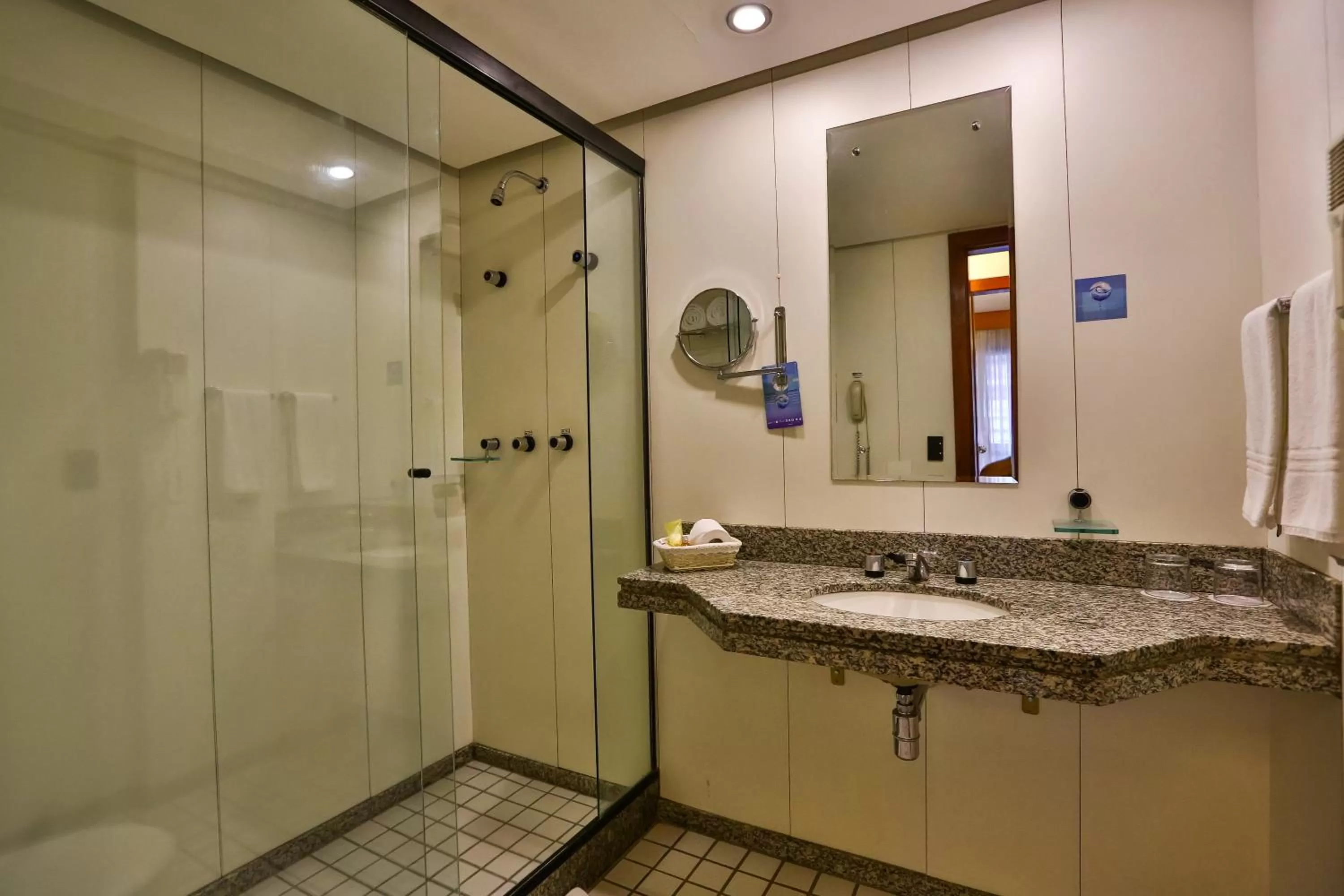 Shower in Metropolitan Hotel Brasília