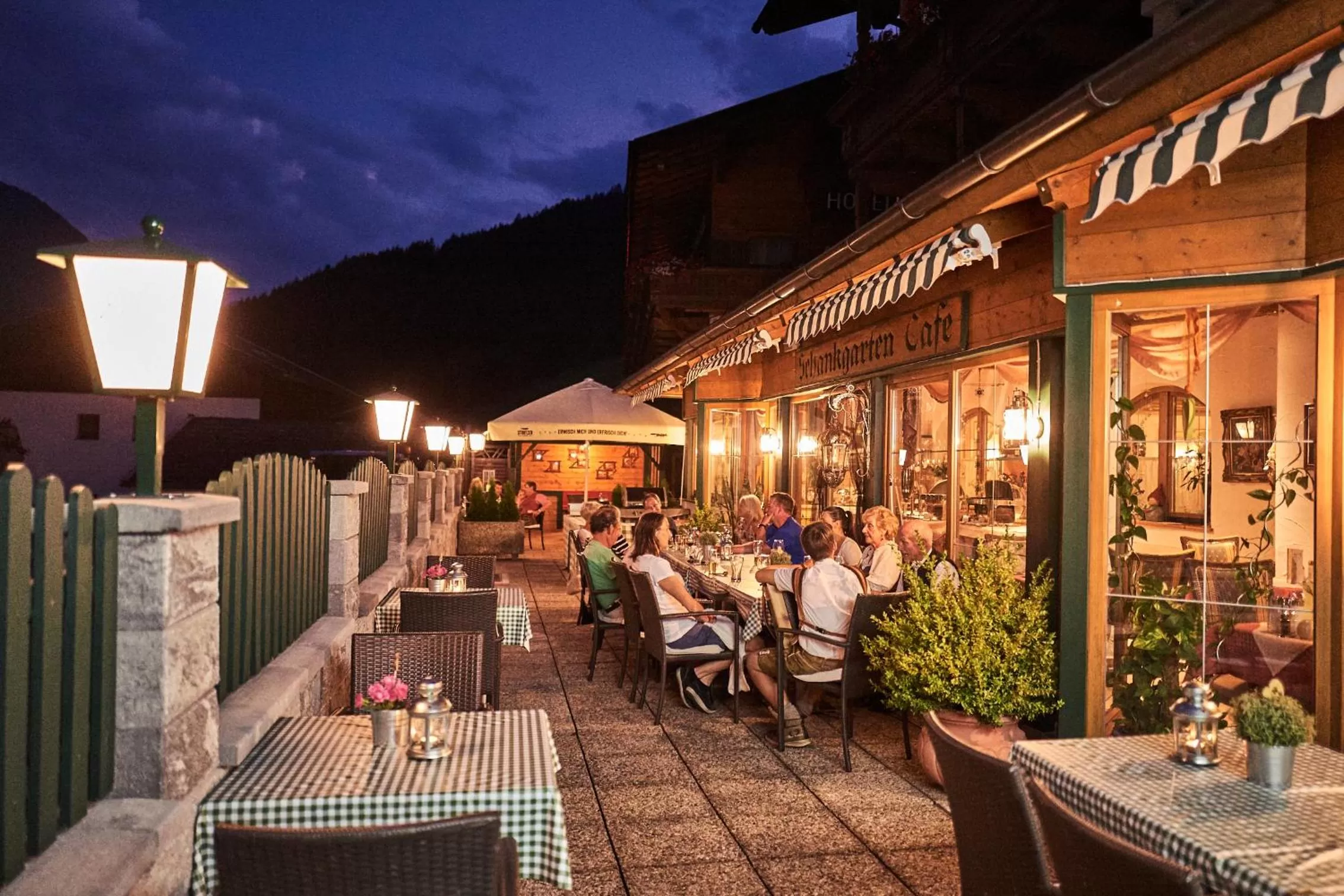 Patio in Hotel Brennerspitz