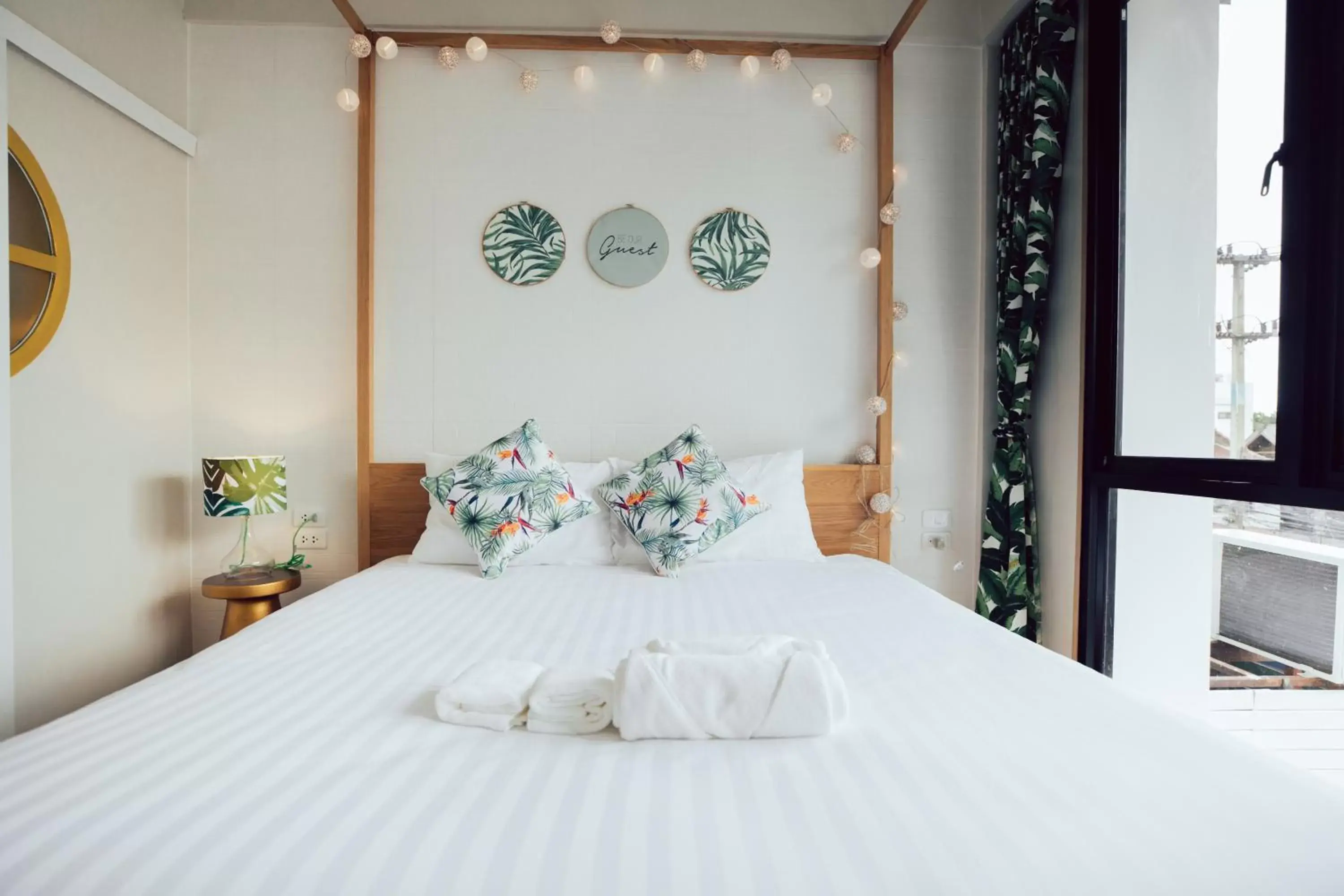 Double Room with Private Bathroom in J's Cafe and Poshtel Double Room with Private Bathroom in J's Cafe and Poshtel