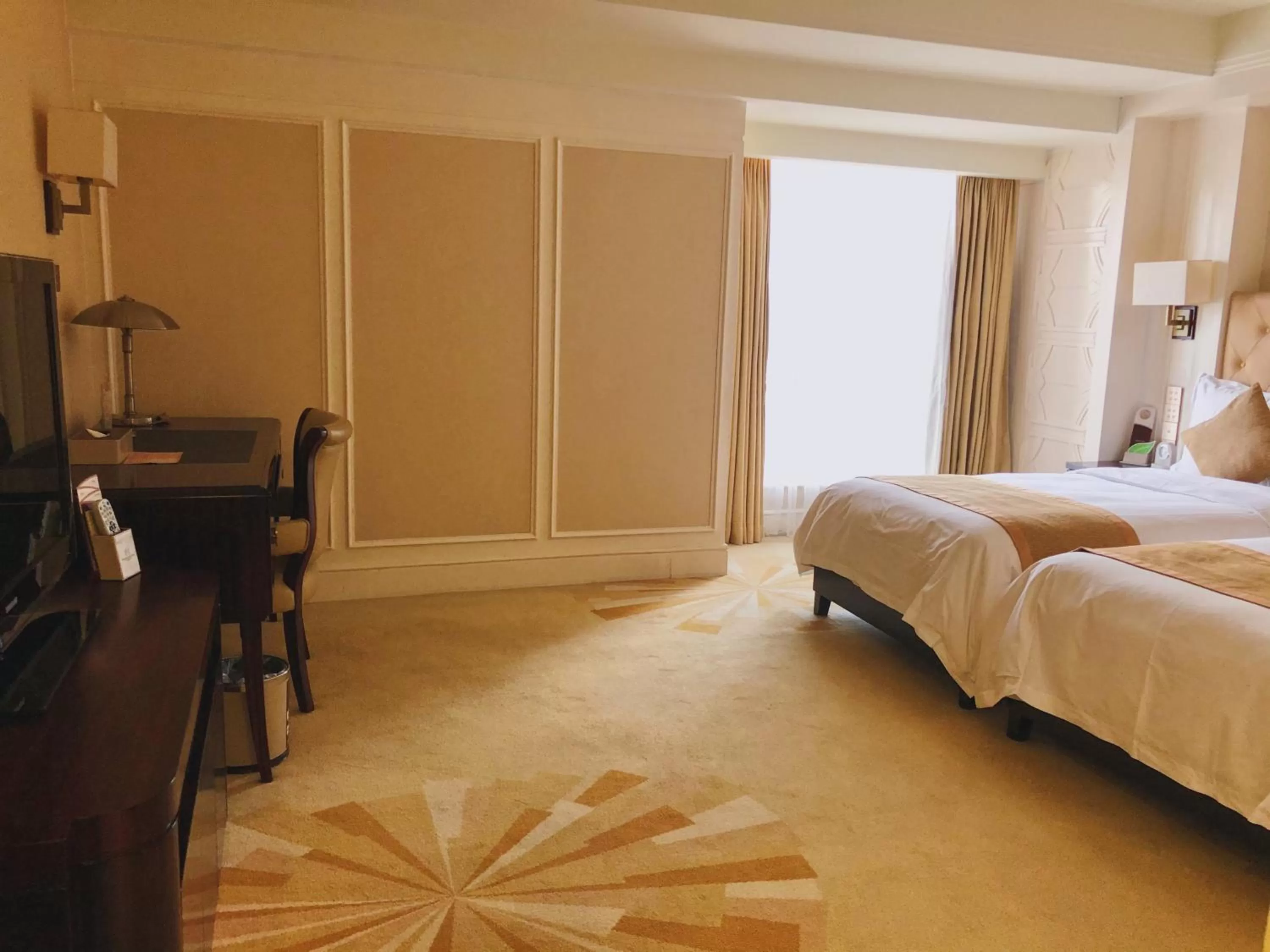 Bed in Paramount Gallery Hotel