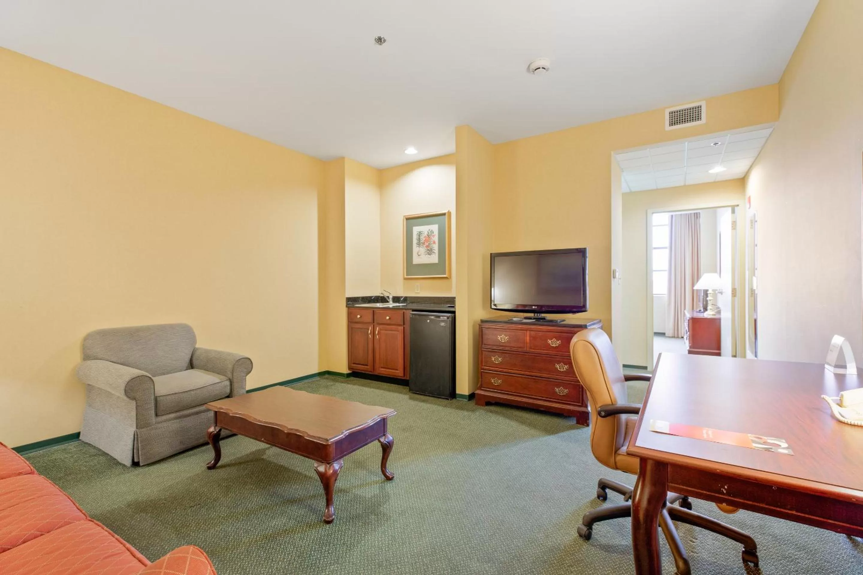 Seating Area in OYO Hotel St Louis Downtown City Center MO