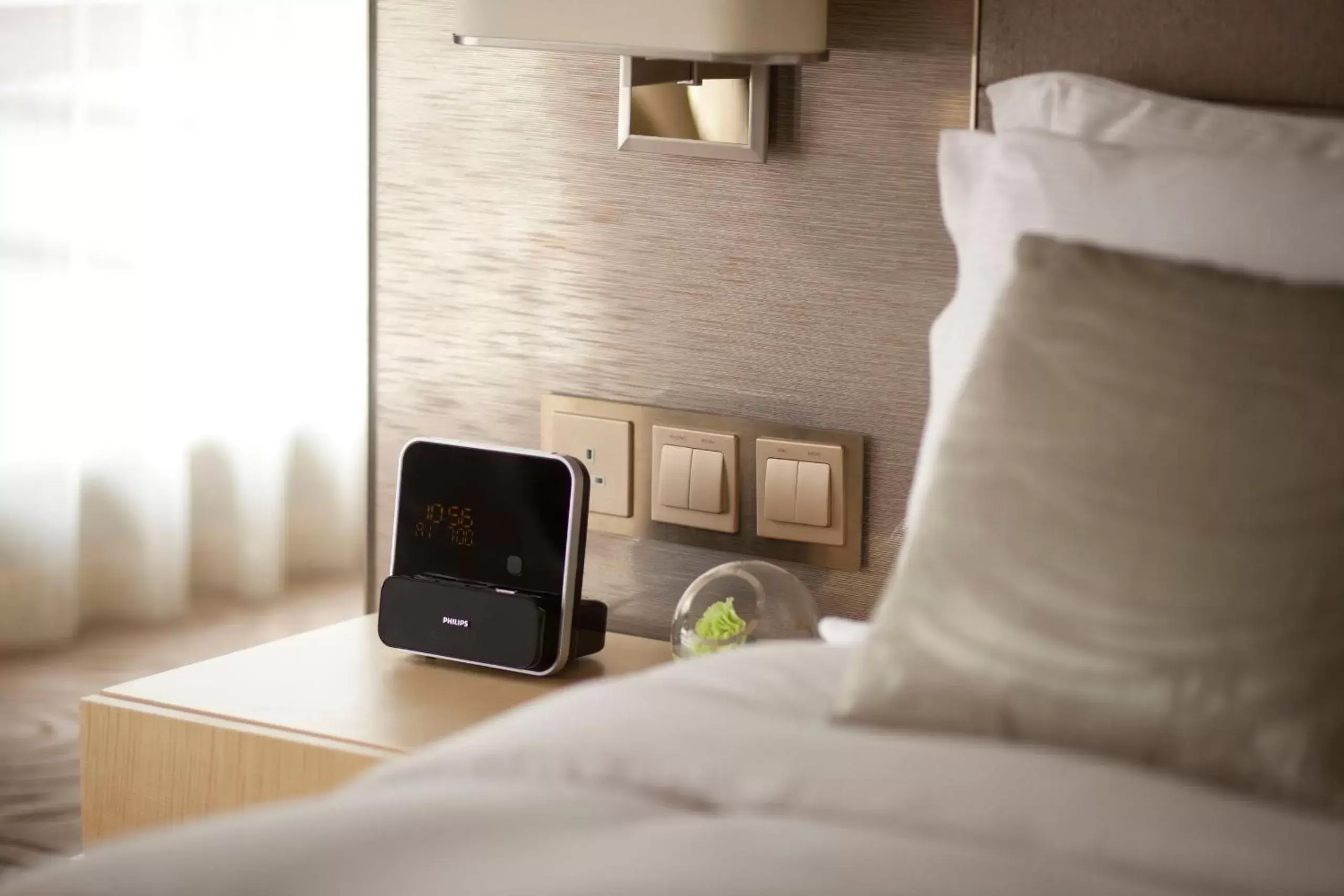 Crown Deluxe Queen or Twin Room - single occupancy in The Royal Garden Crown Deluxe Queen or Twin Room - single occupancy in The Royal Garden