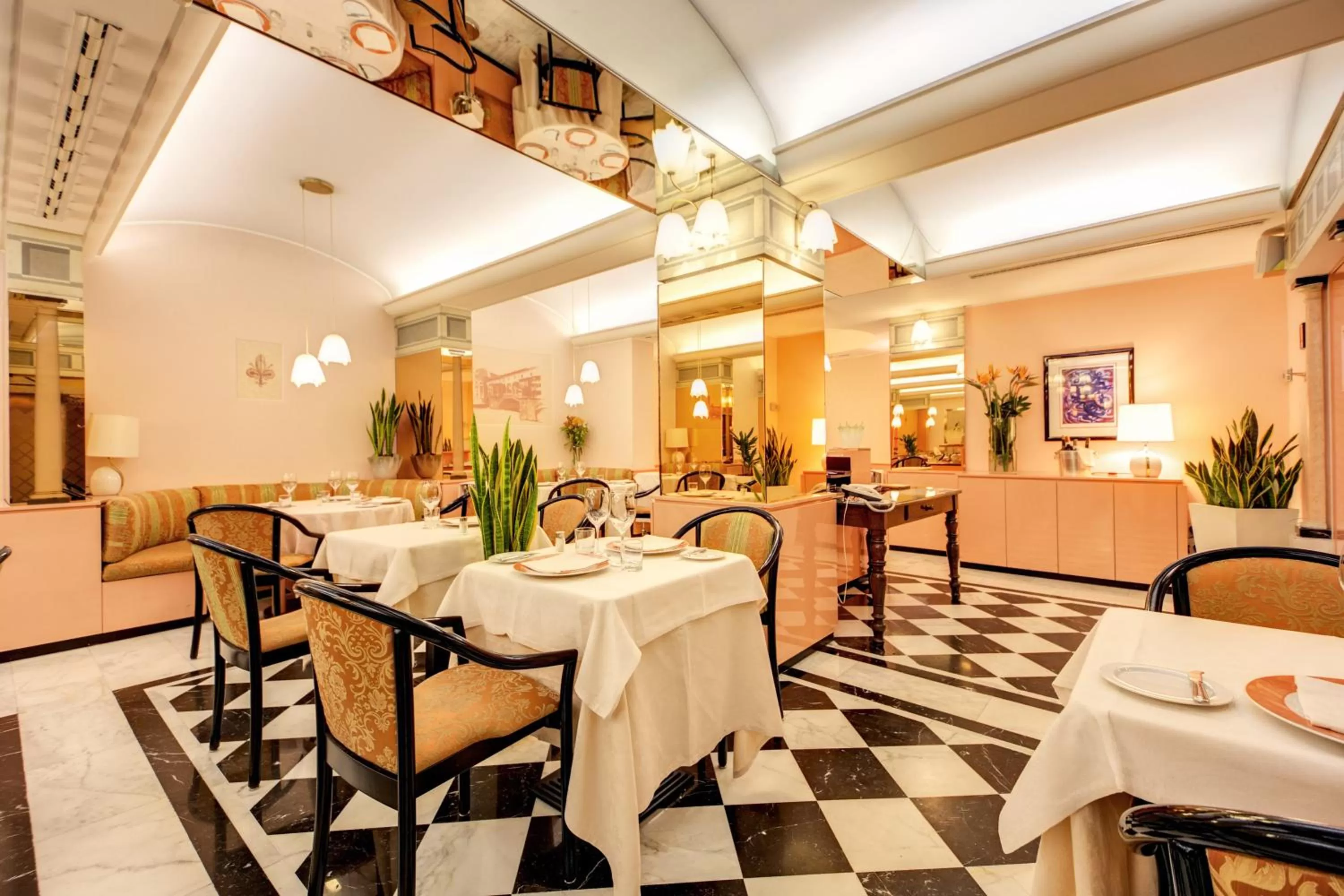 Restaurant/places to eat in Brunelleschi Hotel