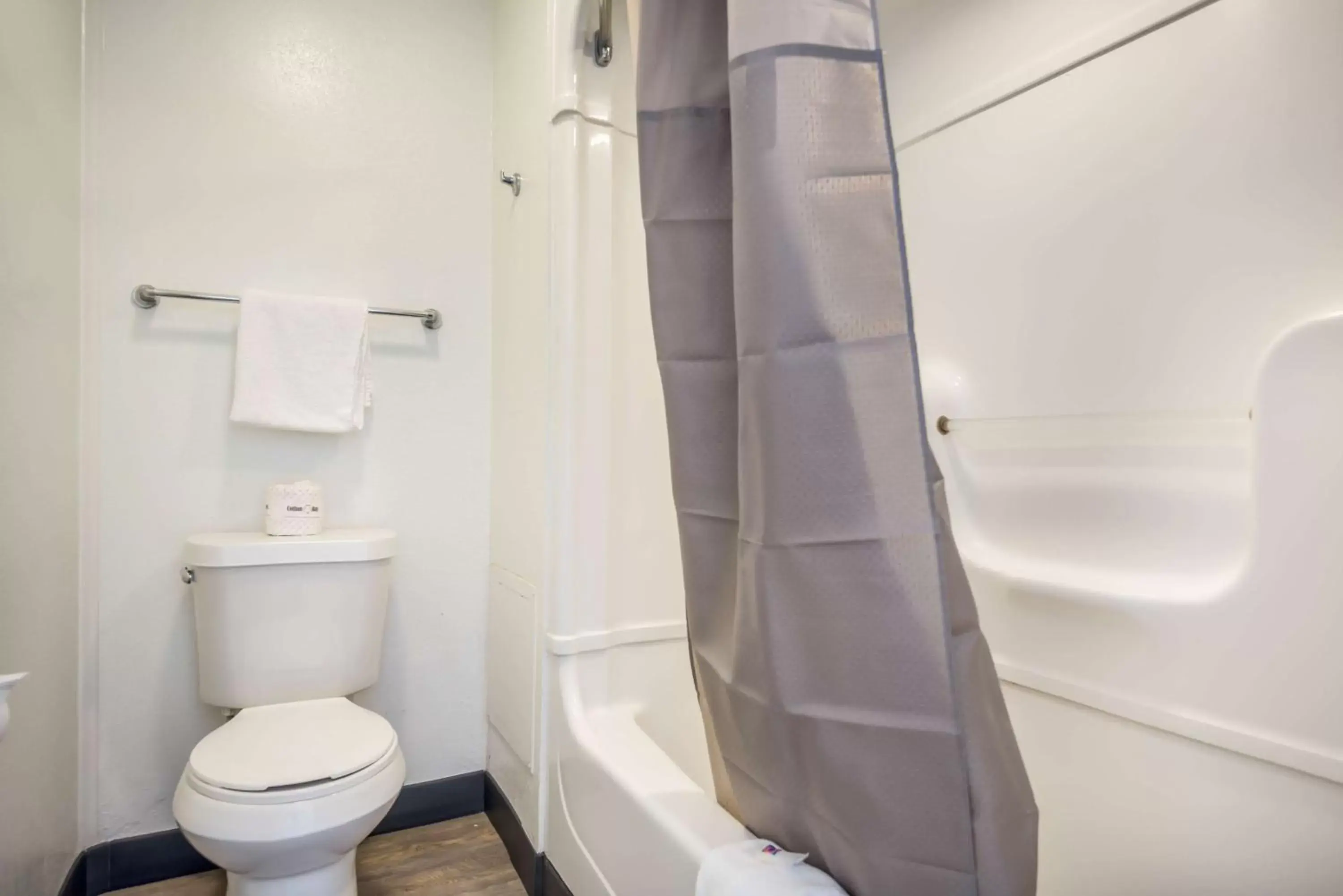 Queen Room in Motel 6-College Station, TX - Bryan Queen Room in Motel 6-College Station, TX - Bryan