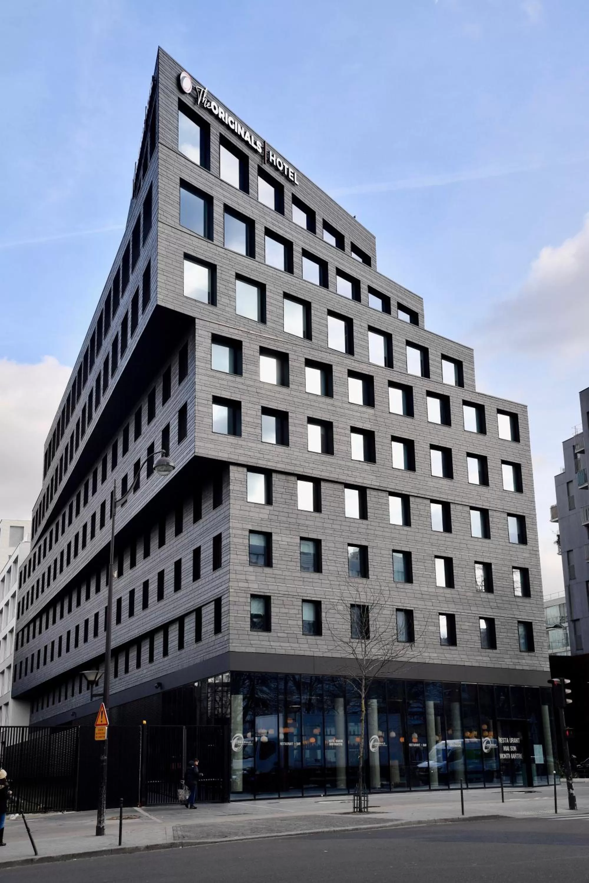 Property building in The Originals Boutique, Hôtel Maison Montmartre Paris Les Puces
