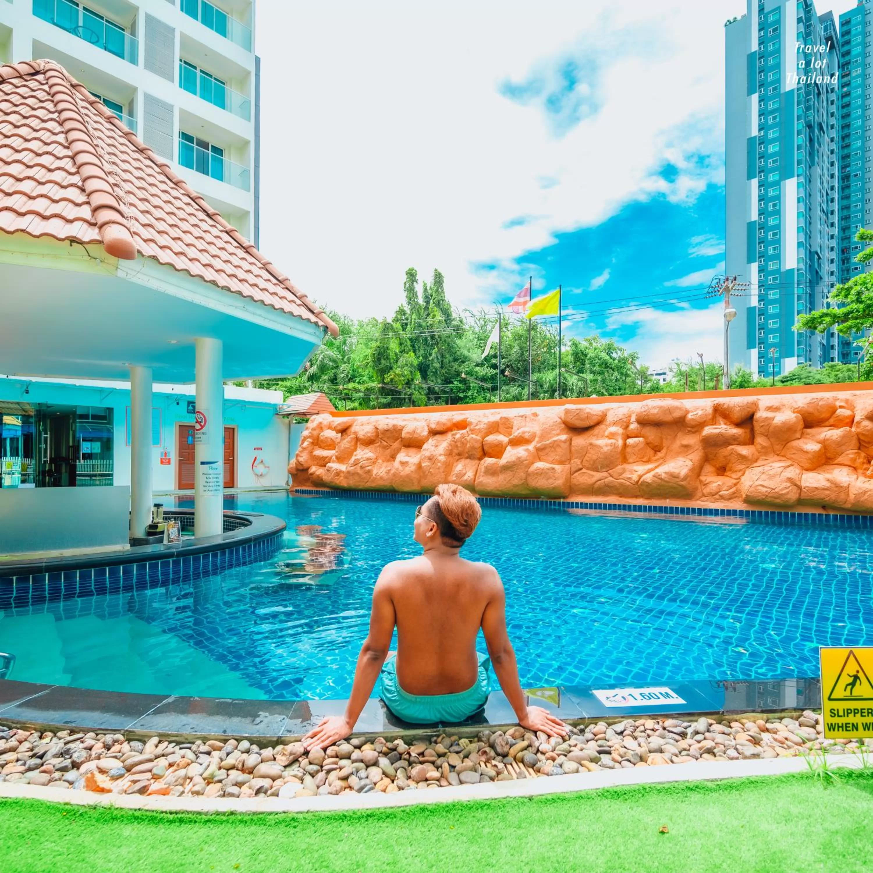 Swimming pool in Centara Pattaya Hotel