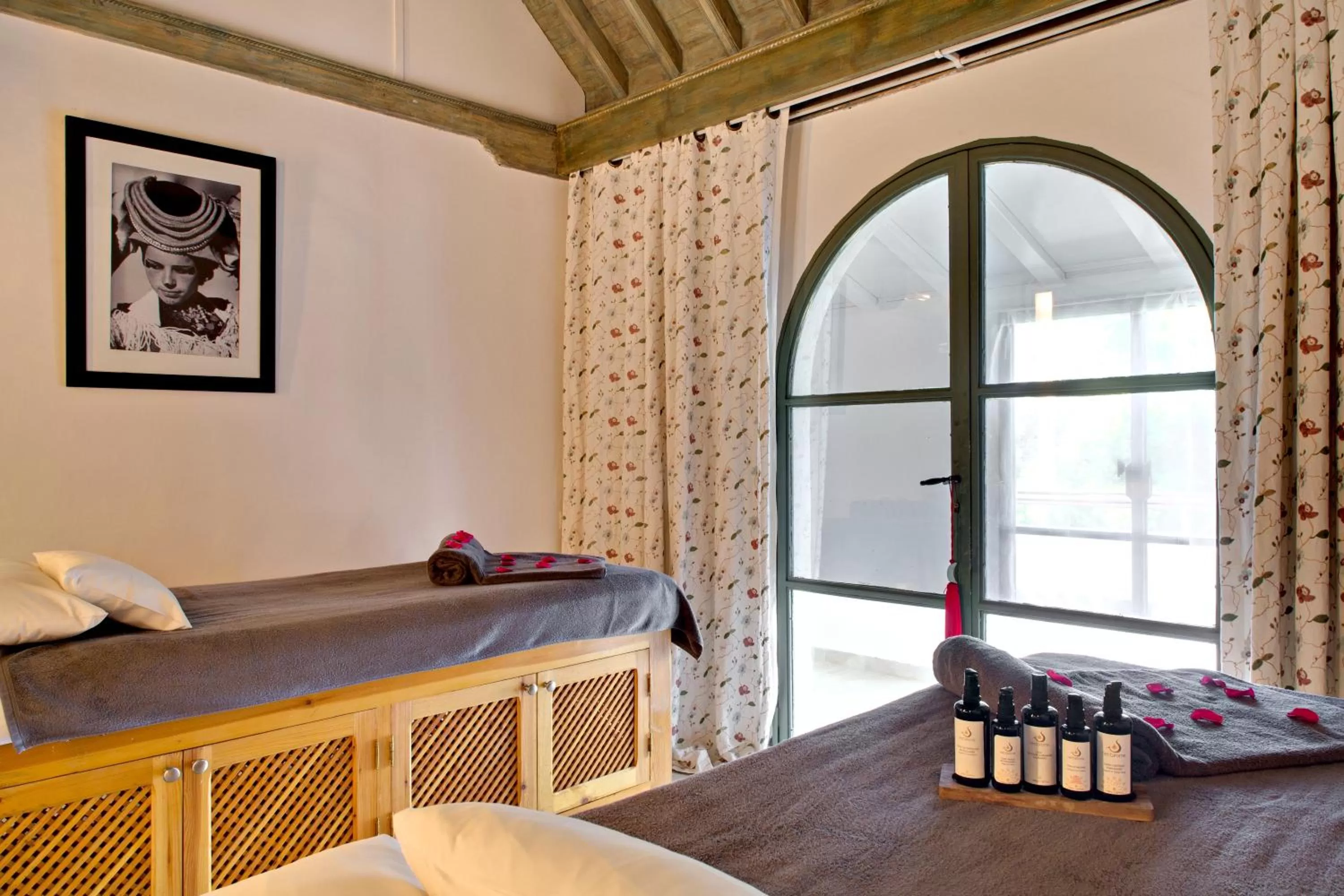 Massage, Bed in Les Jardins De La Médina