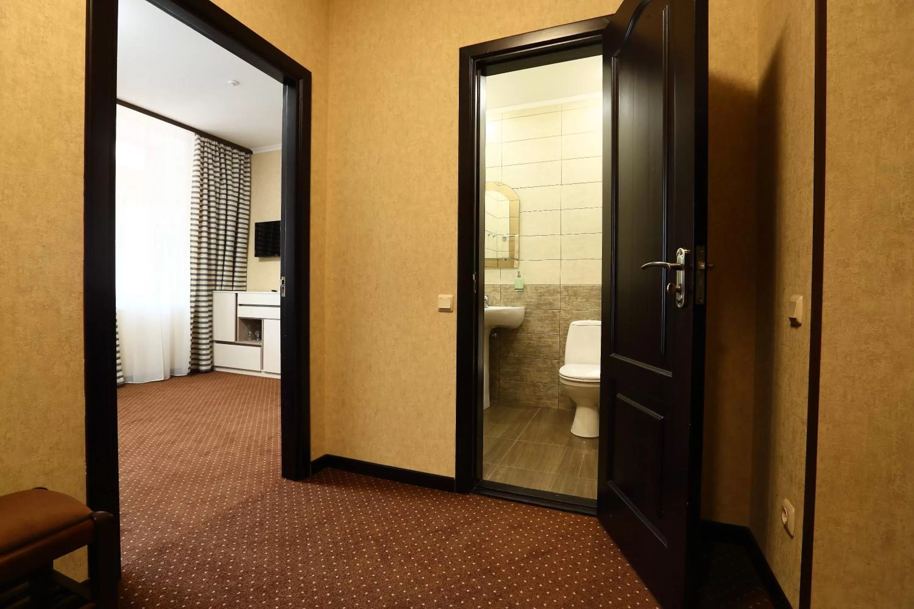Bathroom, Bed in Oberig Hotel