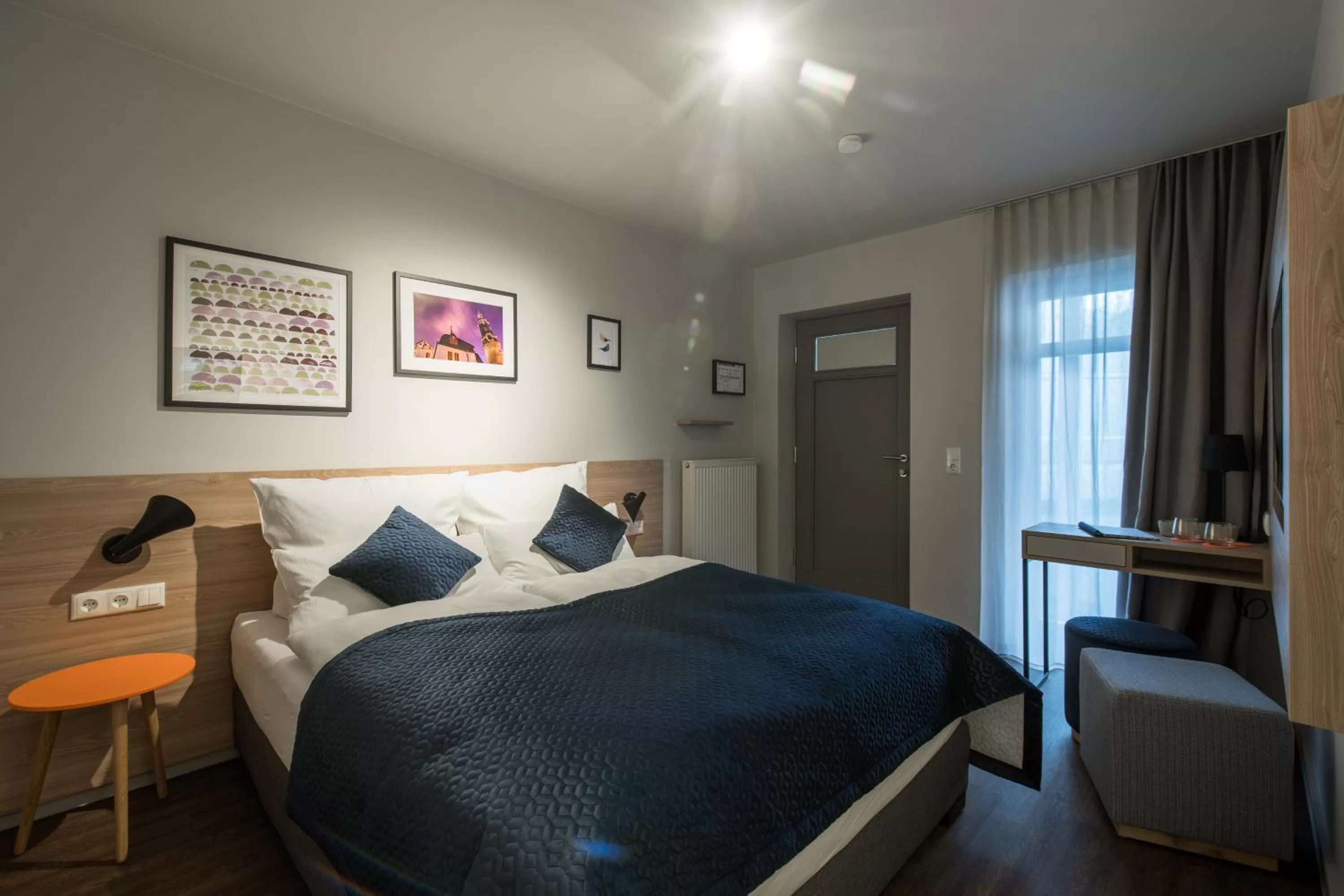 Photo of the whole room, Bed in stattHotel Weimar