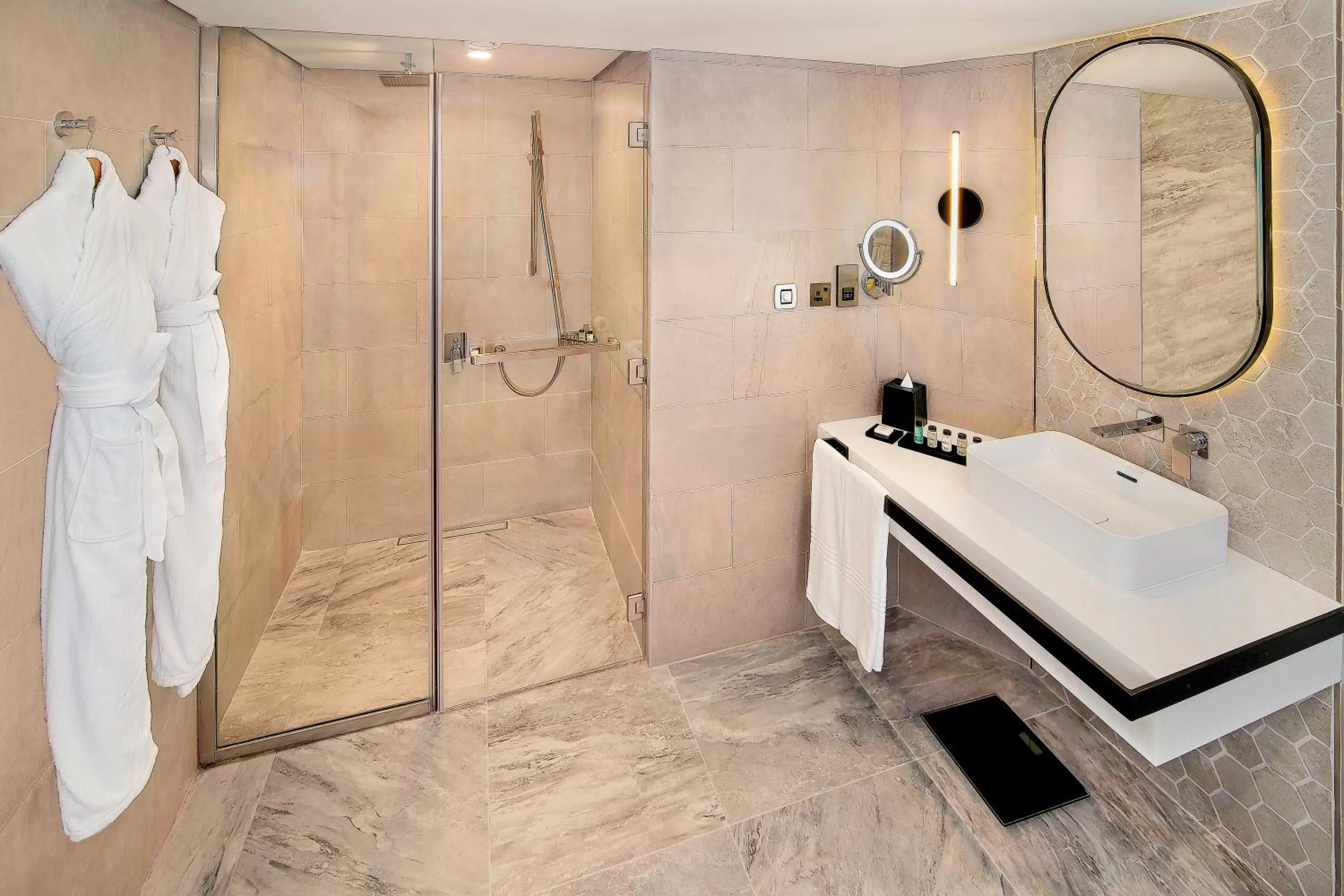 Shower in Sheraton Abu Dhabi Hotel & Resort