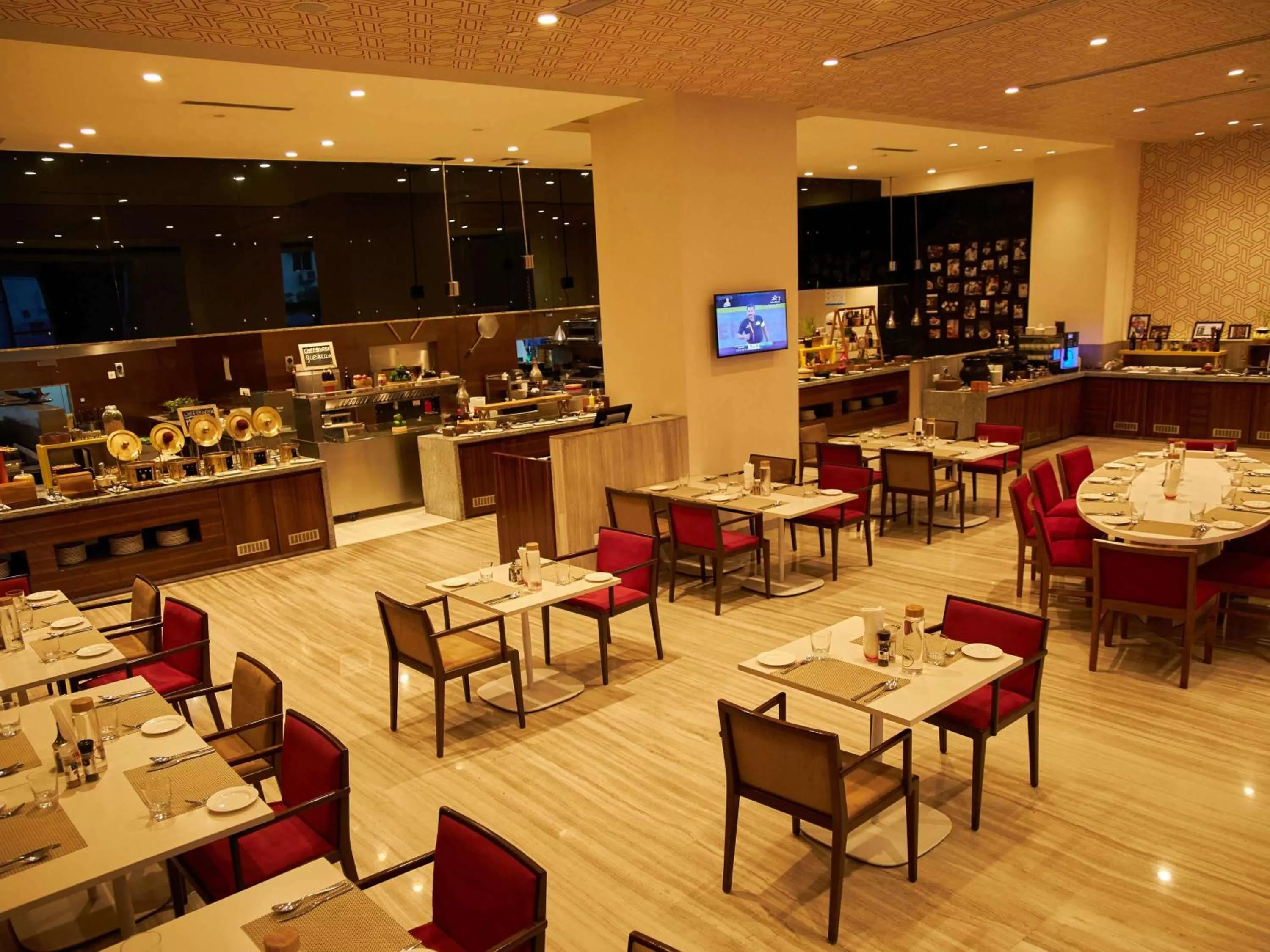 Restaurant/places to eat in Novotel Chennai OMR