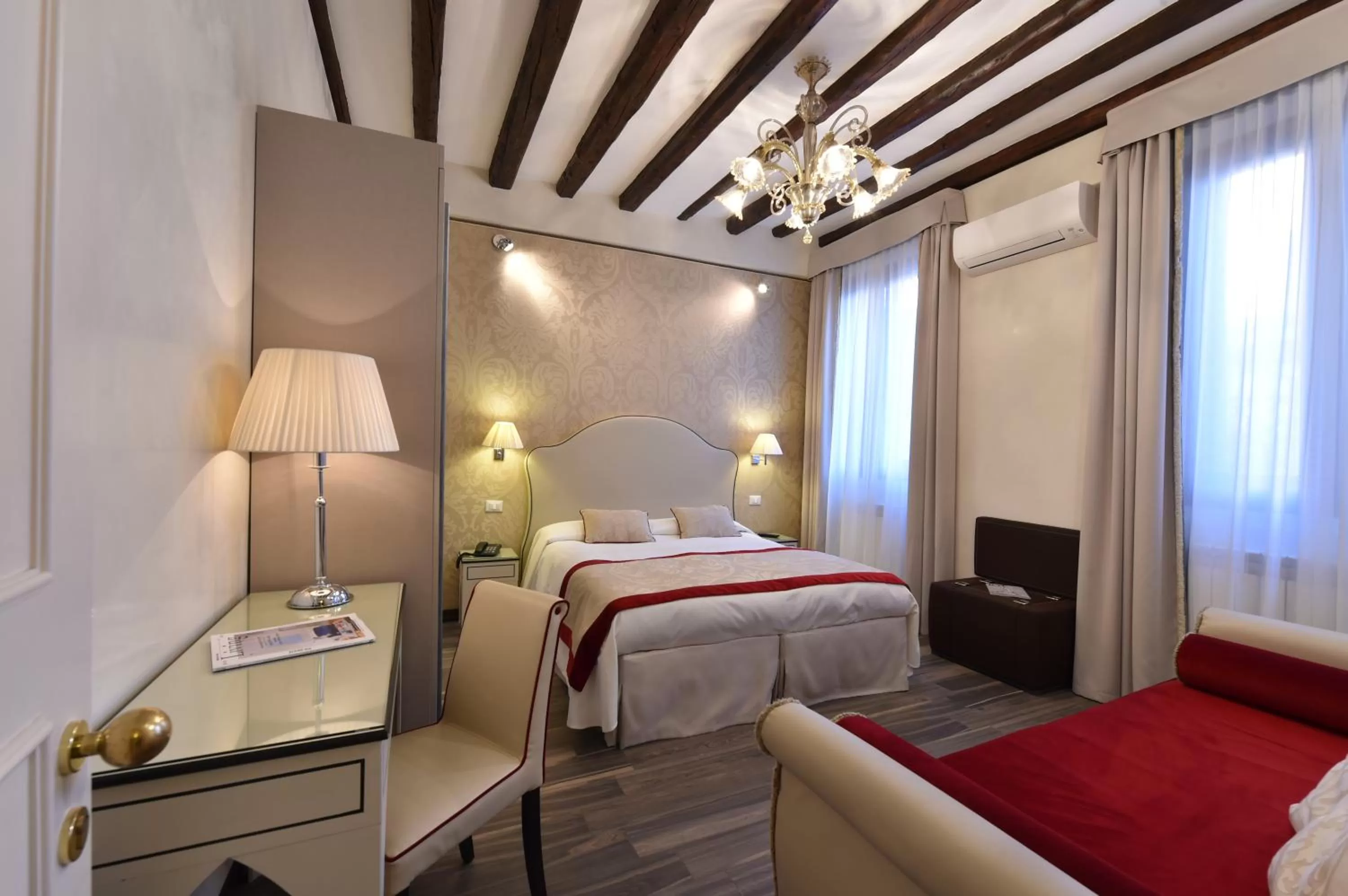 Photo of the whole room, Bed in Hotel Villa Rosa