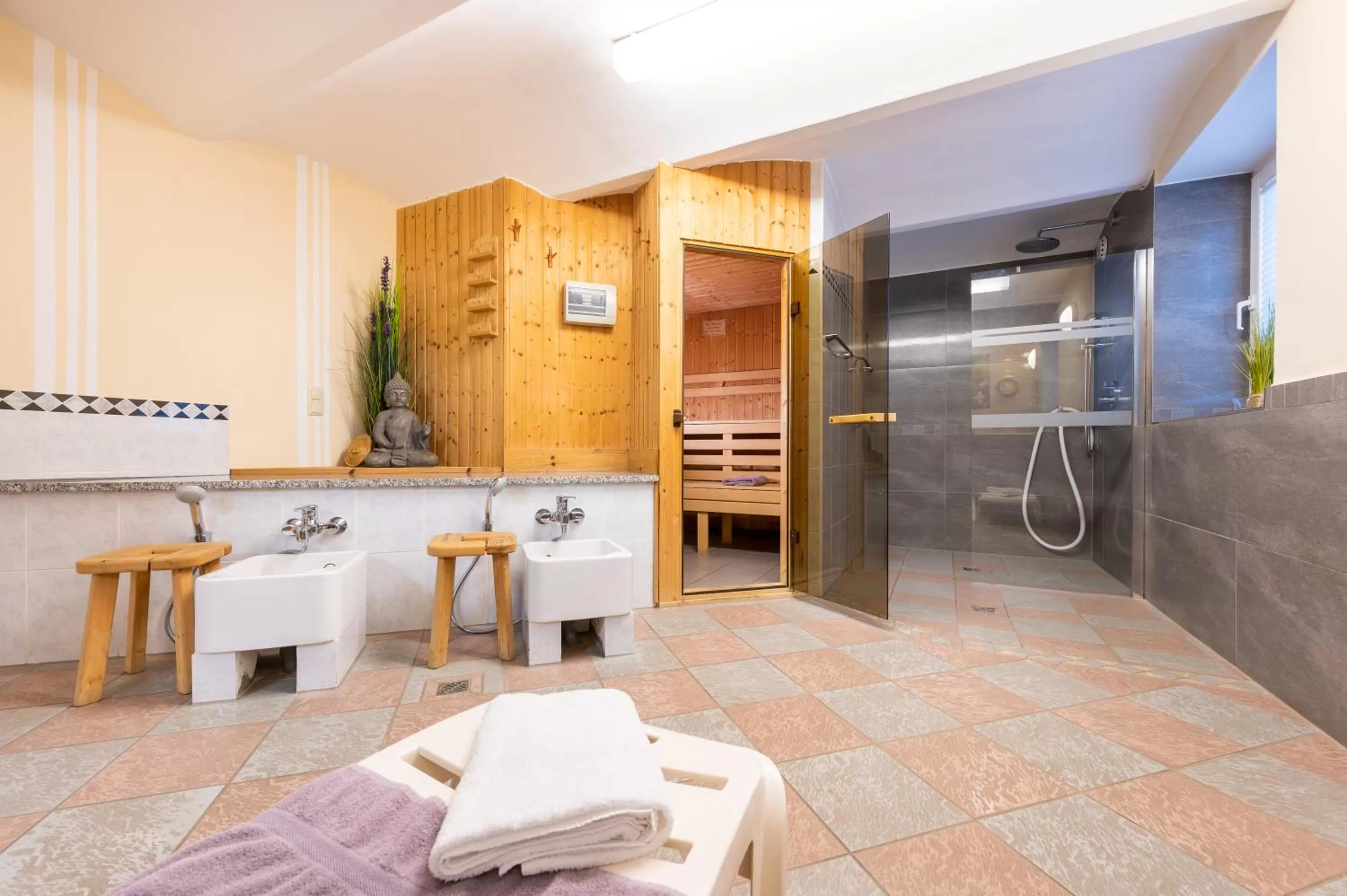 Sauna, Bathroom in Hotel Garni Getreuer Eckart
