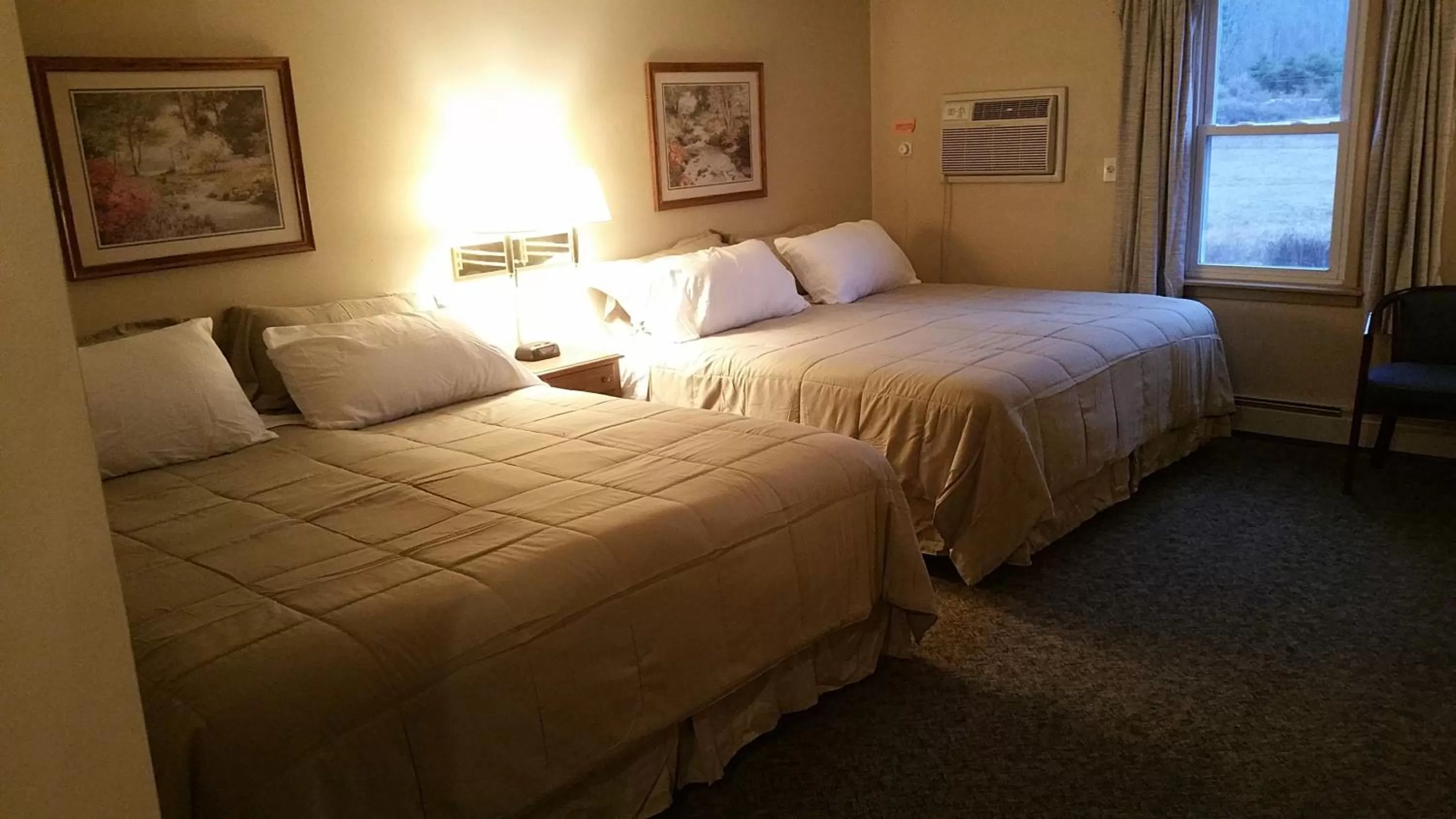 King Room with Two King Beds in Coach Stop Motel