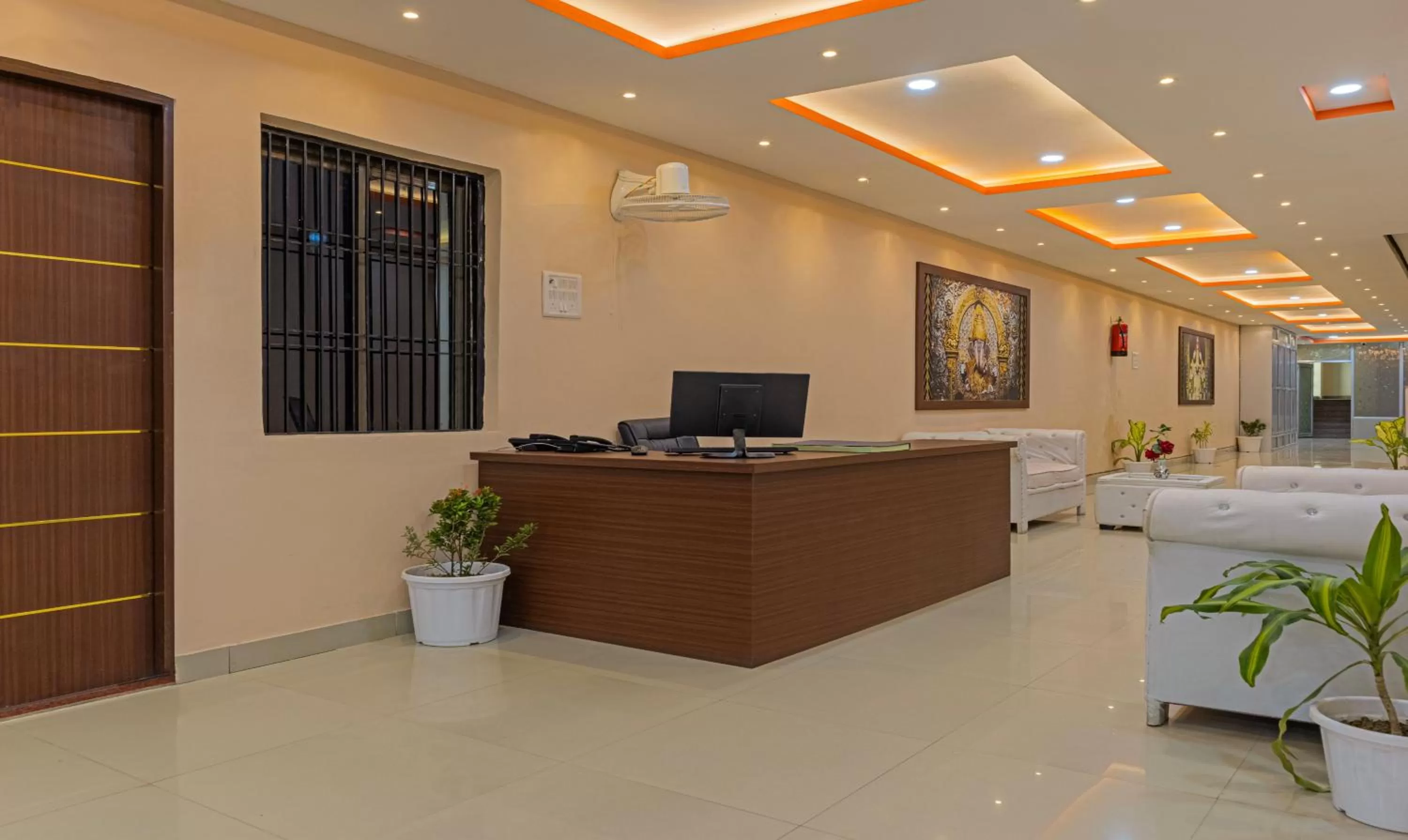 Lobby or reception in Itsy Hotels Kashi Grand, BHU