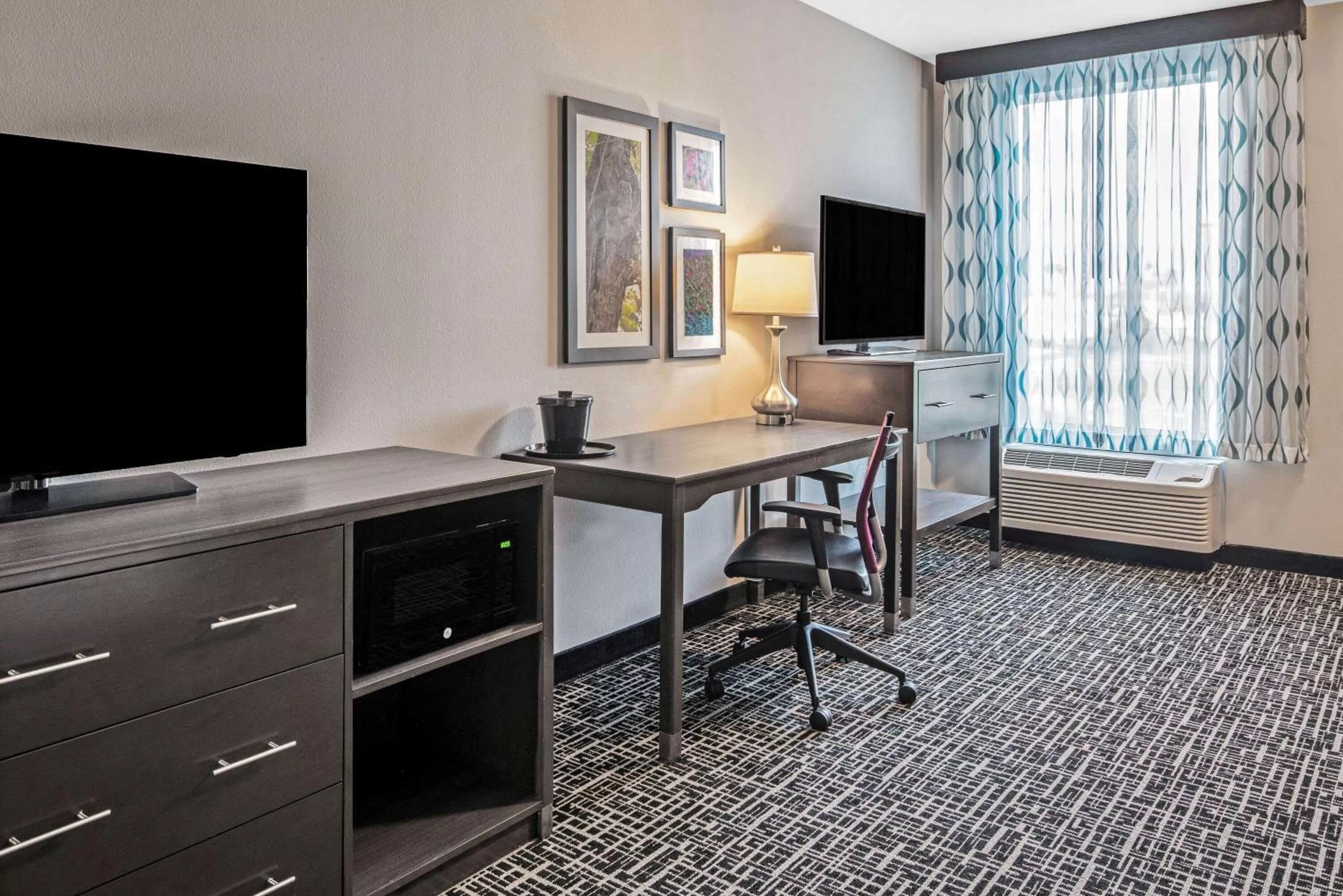 Photo of the whole room in La Quinta by Wyndham McAllen La Plaza Mall