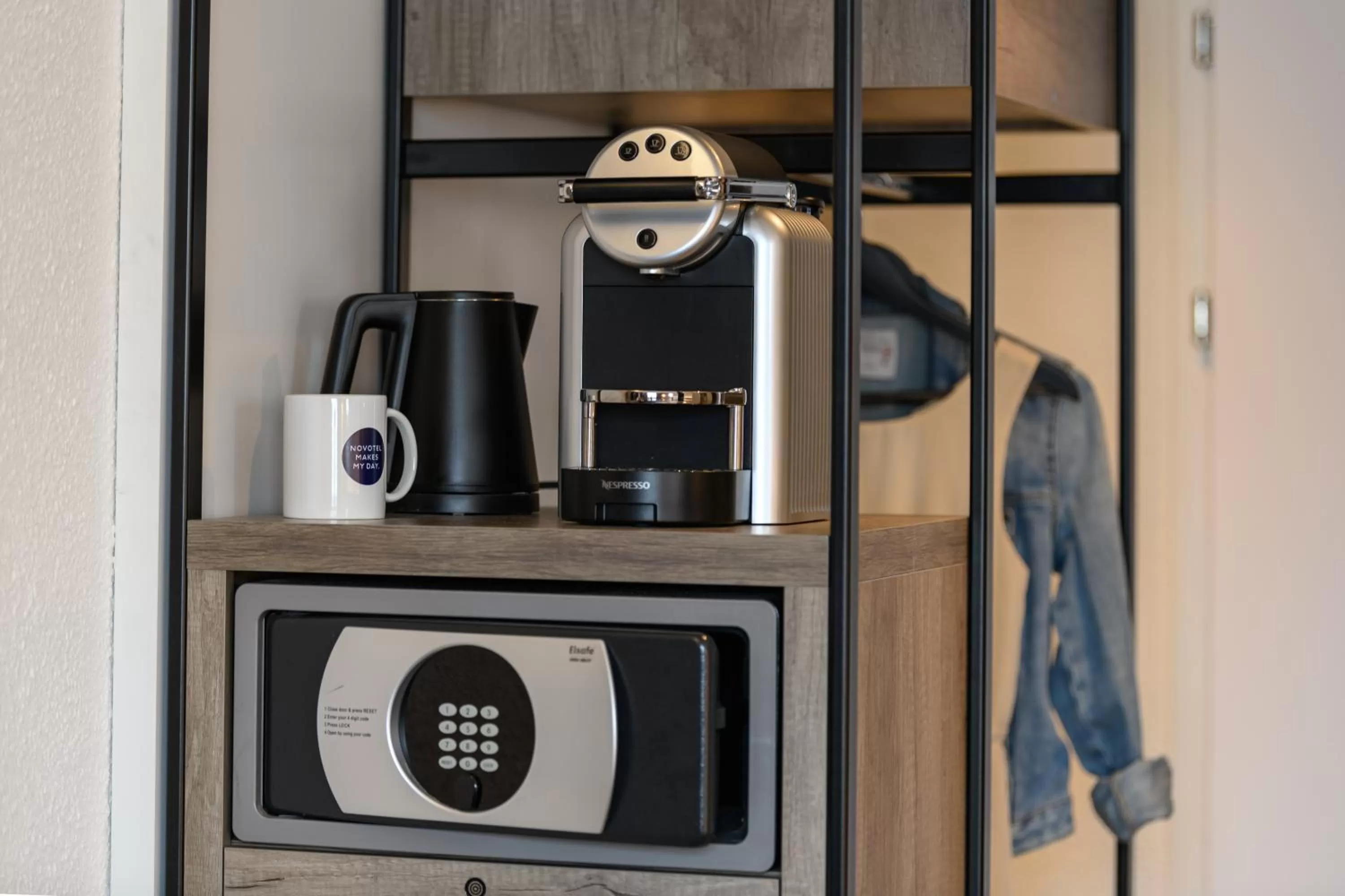 Coffee/tea facilities in Novotel Zurich City West