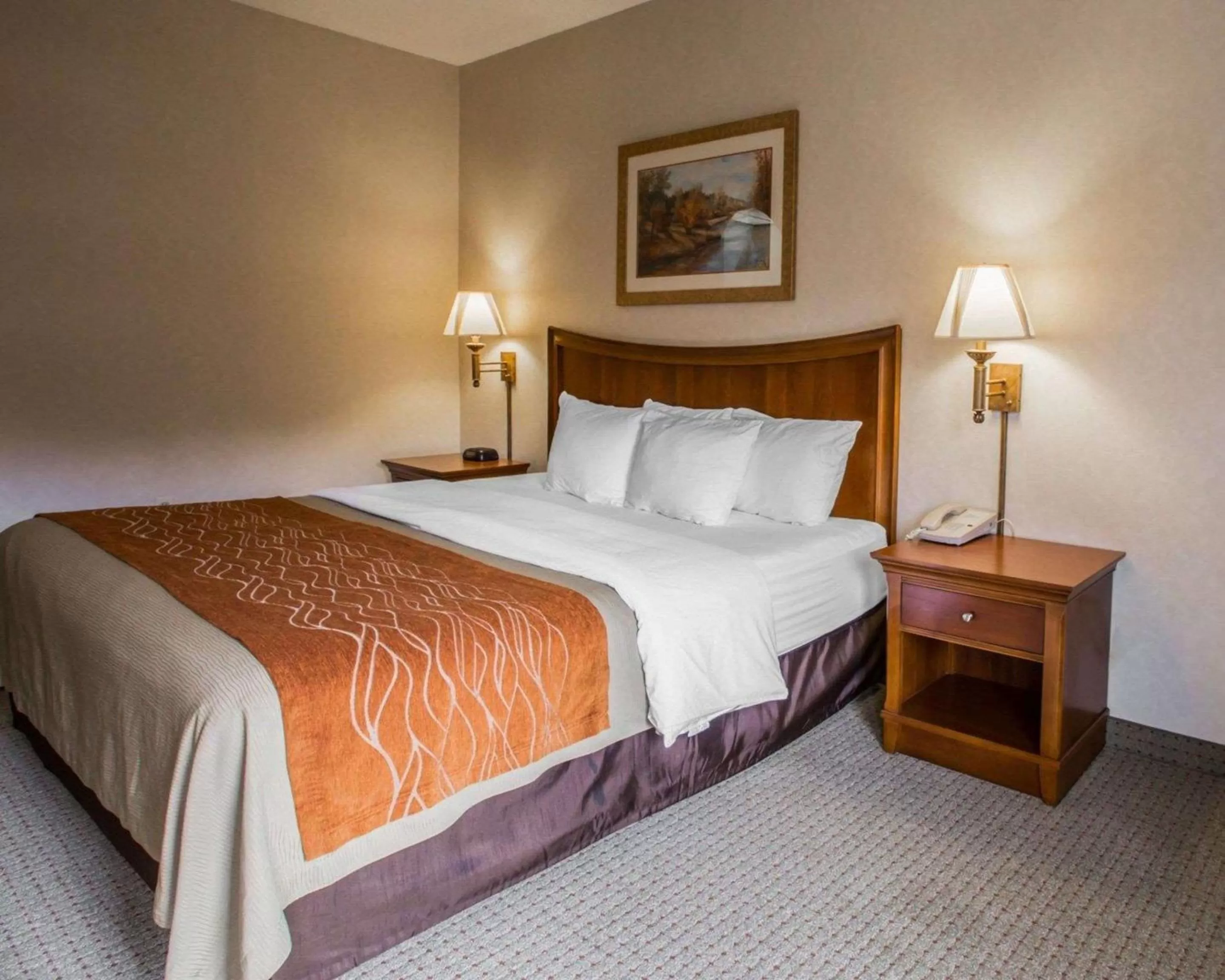 Photo of the whole room, Bed in Rodeway Inn & Suites Cherokee On the River