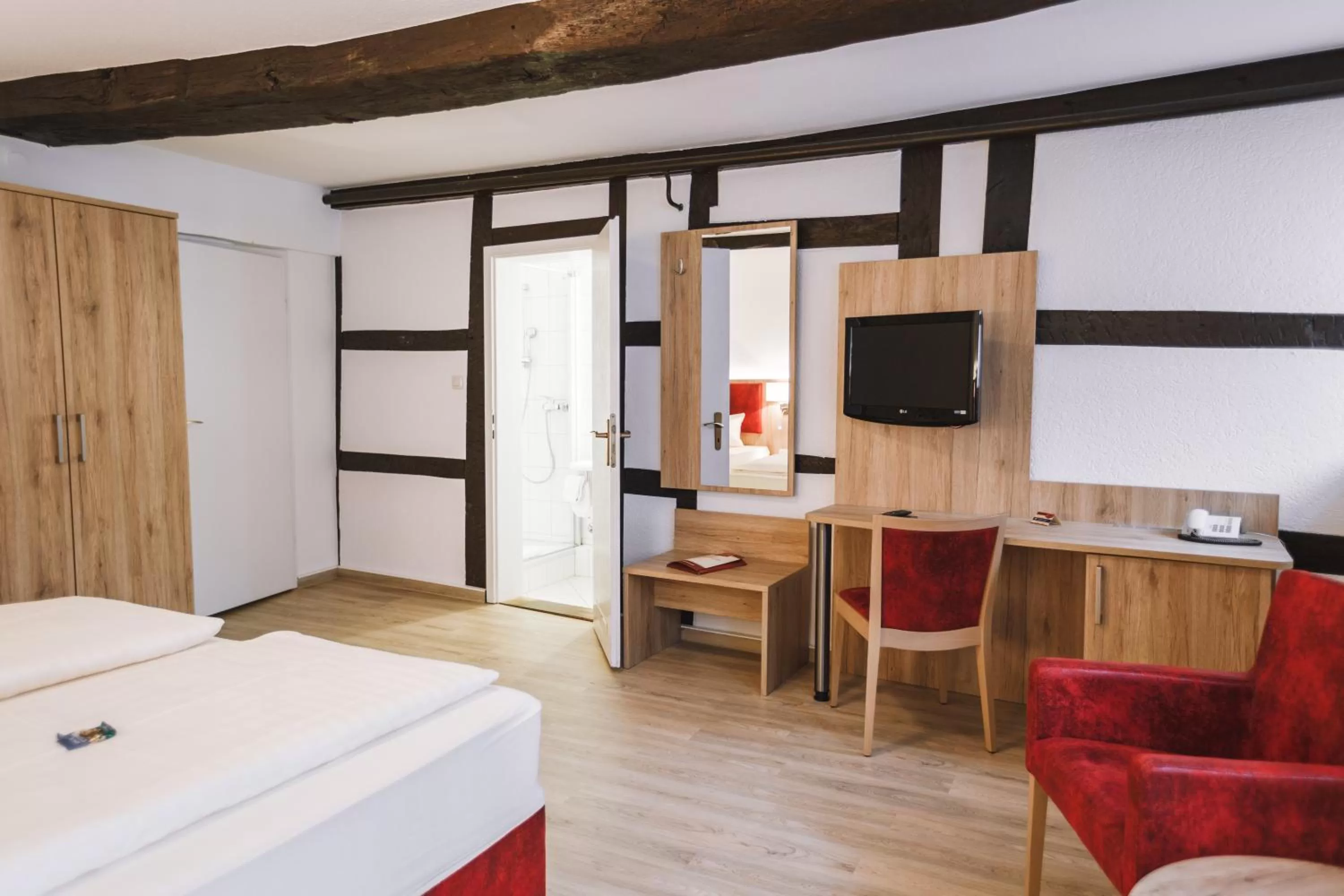 TV and multimedia, TV/Entertainment Center in Hotel Stadt Kassel