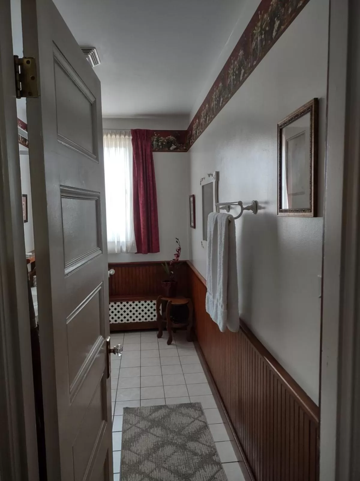 Toilet, Bed in The King George Inn